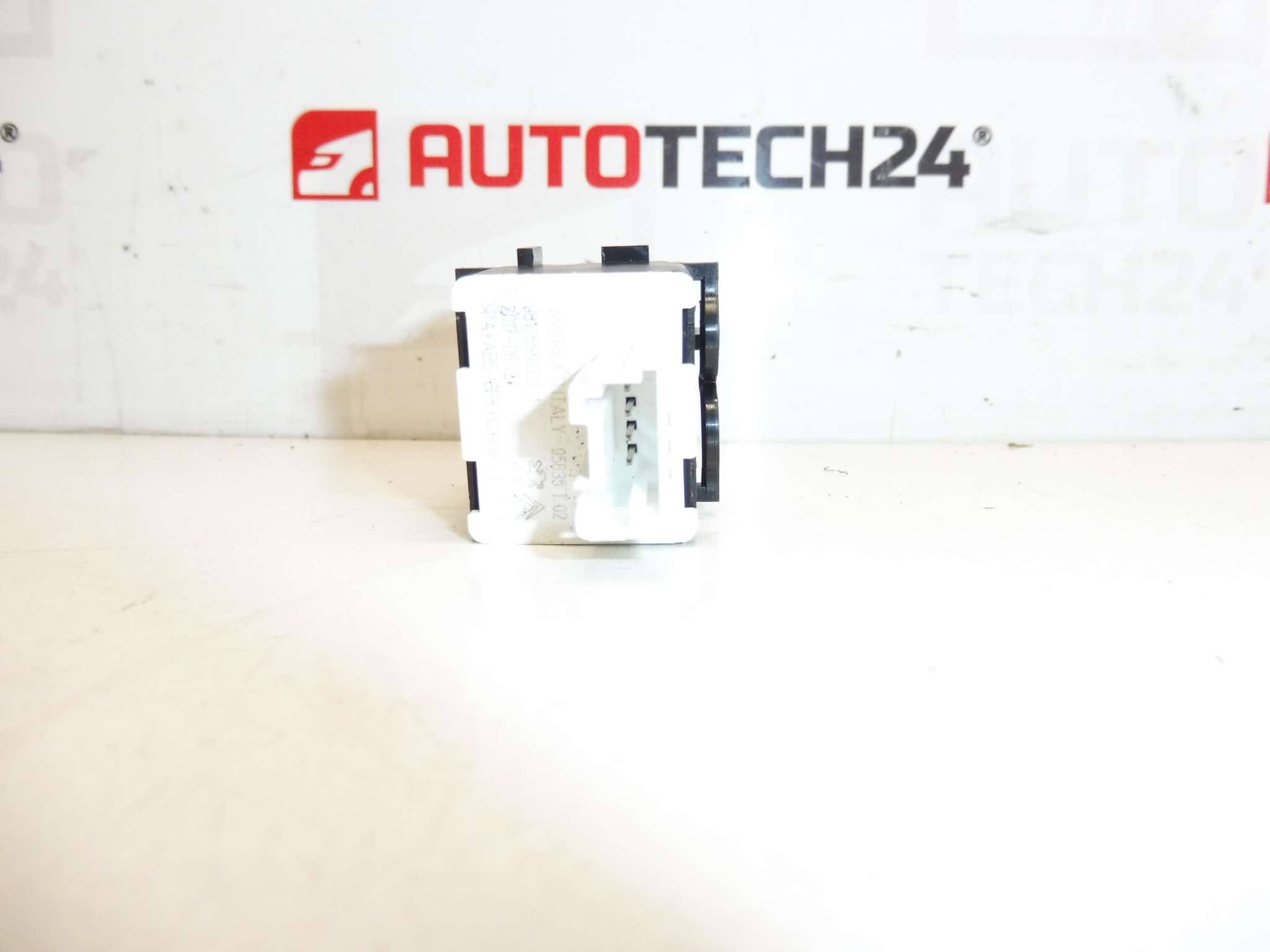 Шофьор за корекция на корекция Citroën Peugeot 98125550D