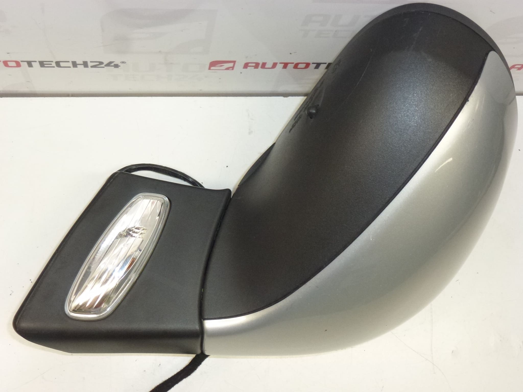 Огледало дясно Peugeot 207 EZRC 96806501XT 8149ZH