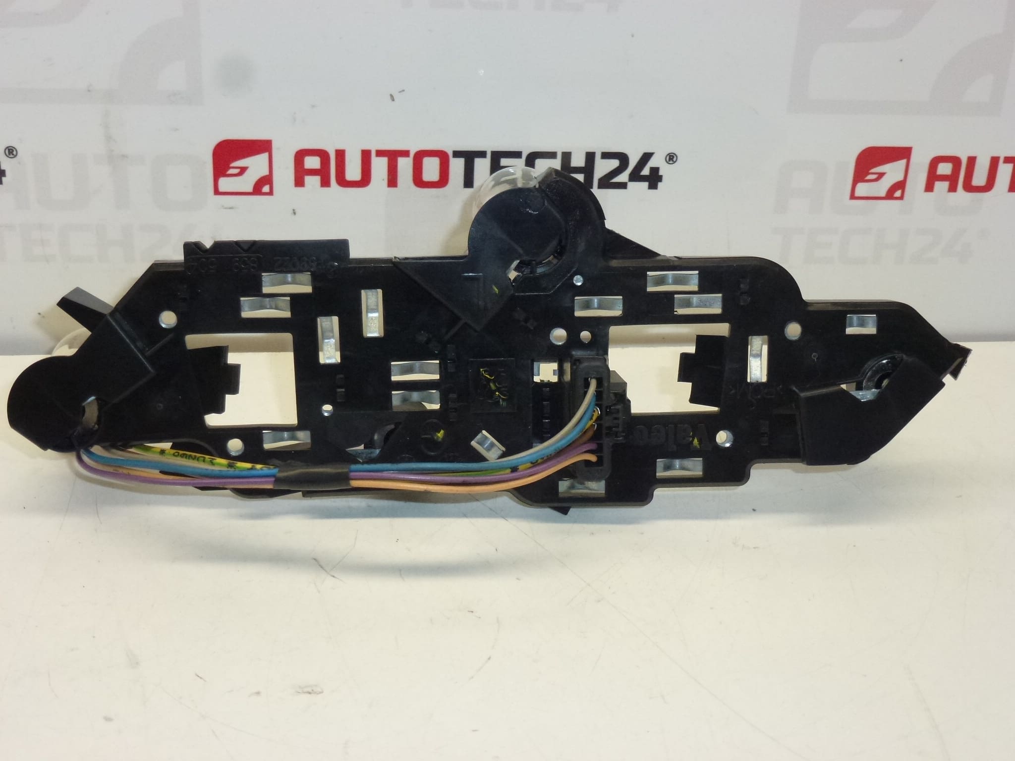 Фасунга за задна лява лампа с електрическа част Peugeot 307 6350P3