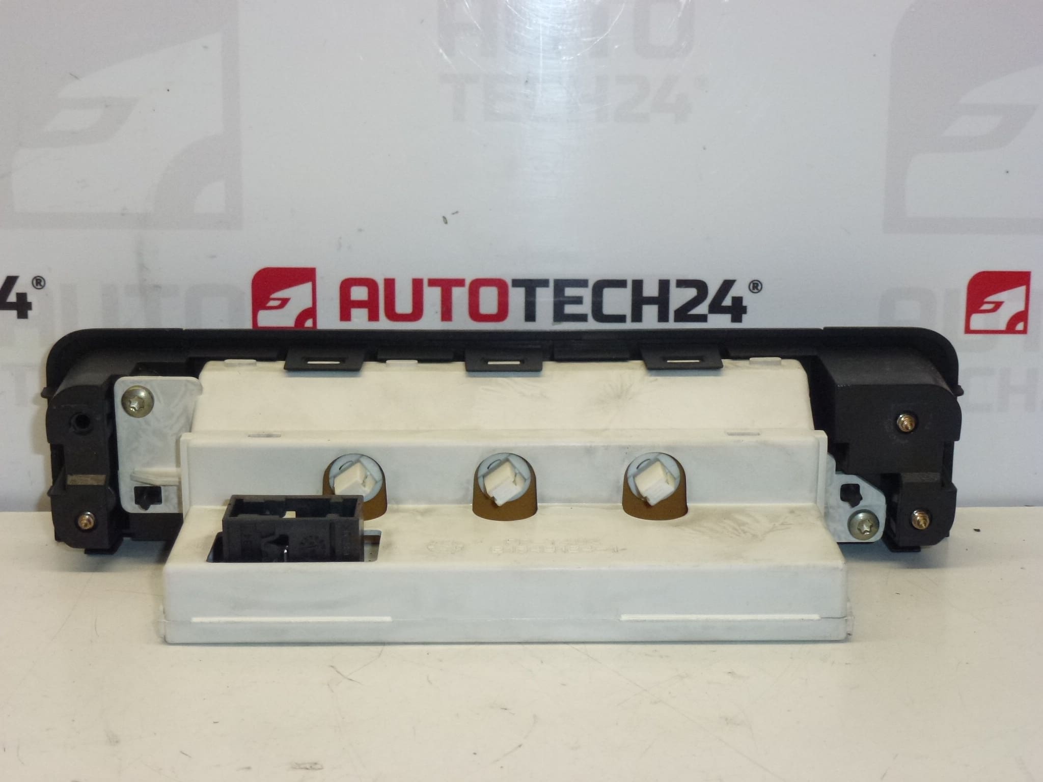 Дисплей за радио и компютър Peugeot 406 9640975877 6155P8