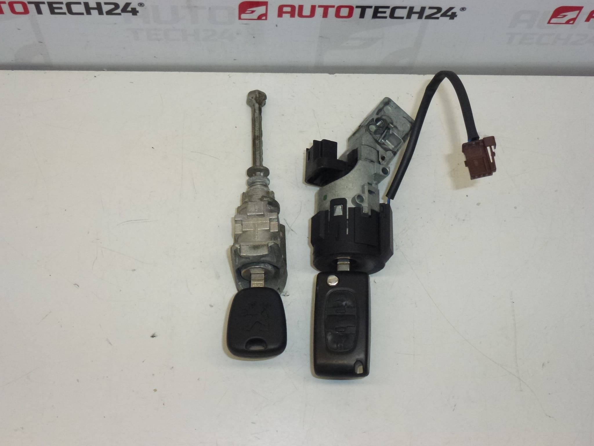 Кутия, брава и 2 ключа Citroën Peugeot 4162SP