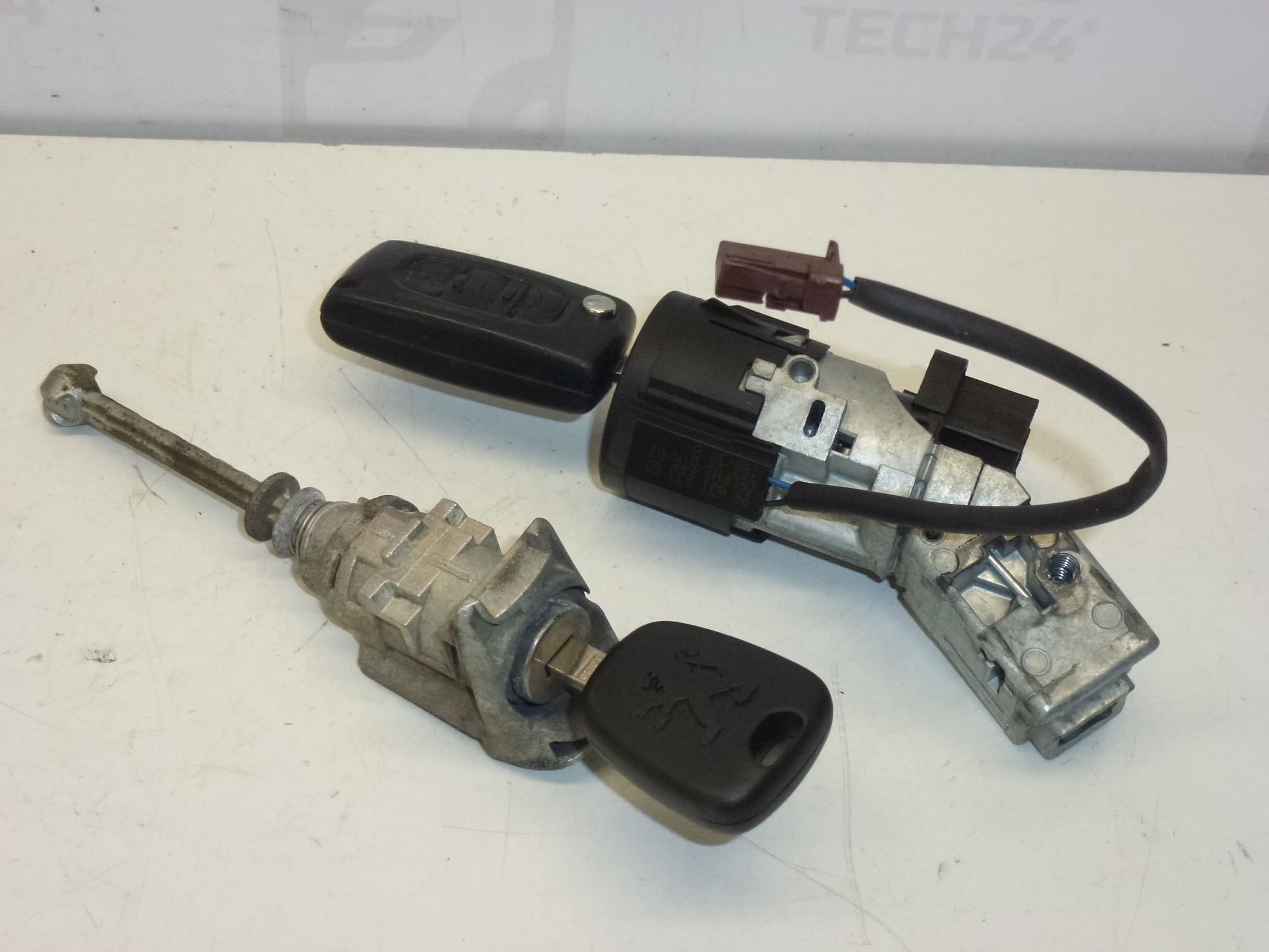 Кутия, брава и 2 ключа Citroën Peugeot 4162SP