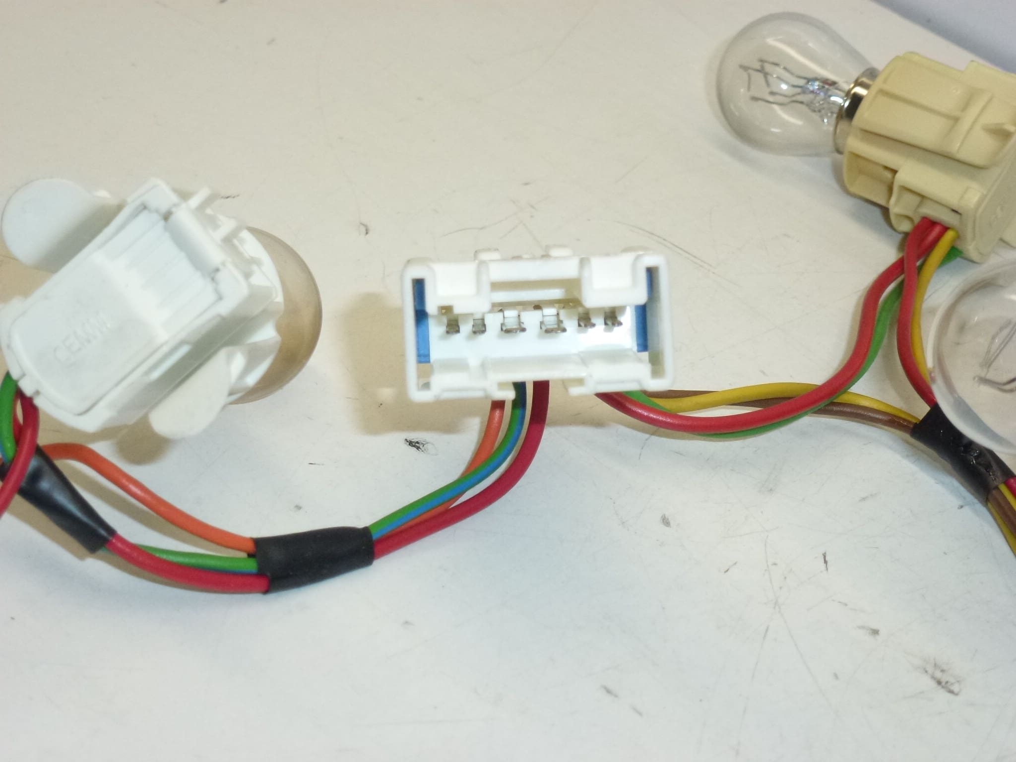 Peugeot 407 седан 6350HP Окабеляване на задна лява лампа