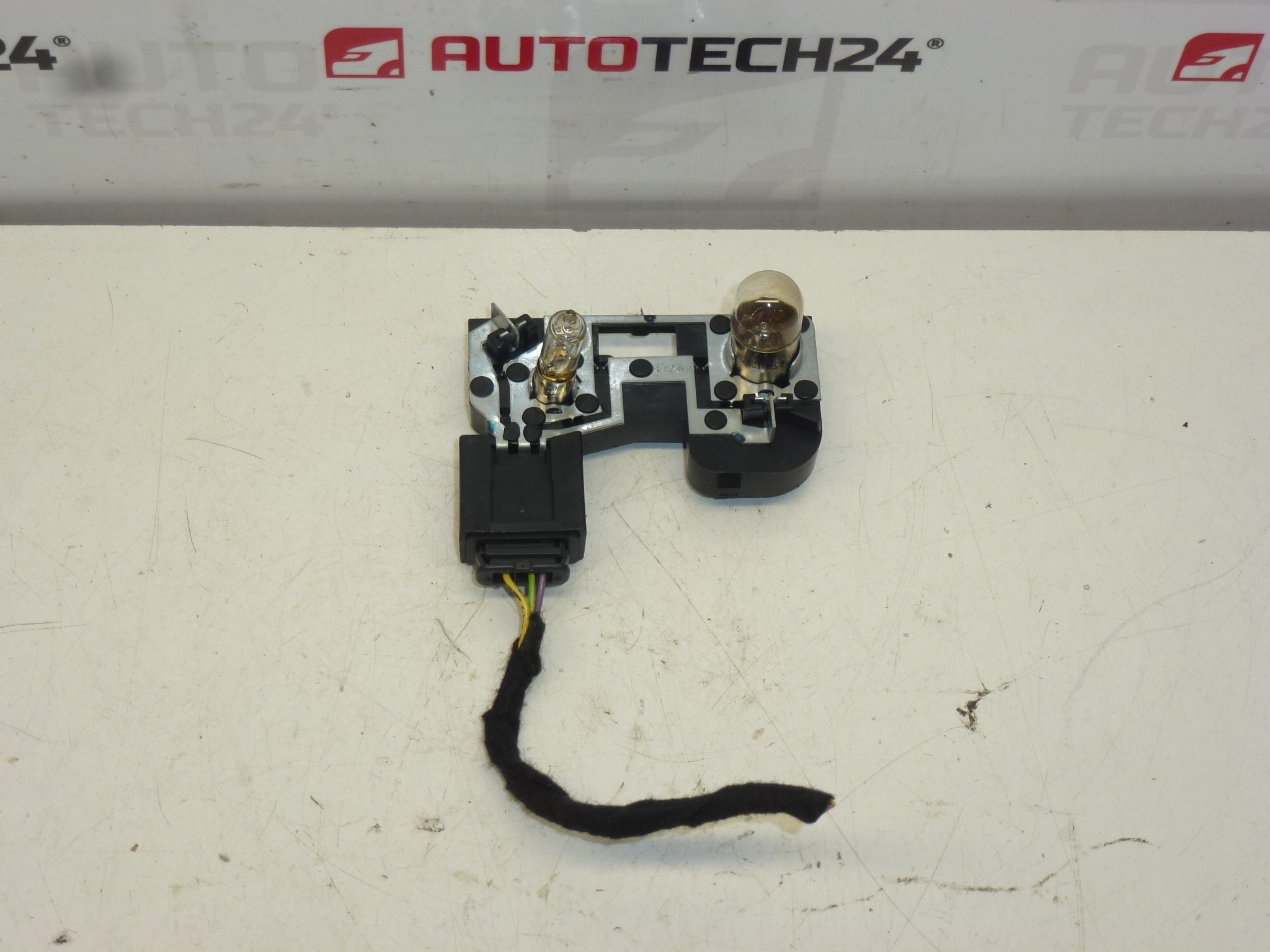 Букса за заден ляв салон Citroën C5 X7 седан 6351EX