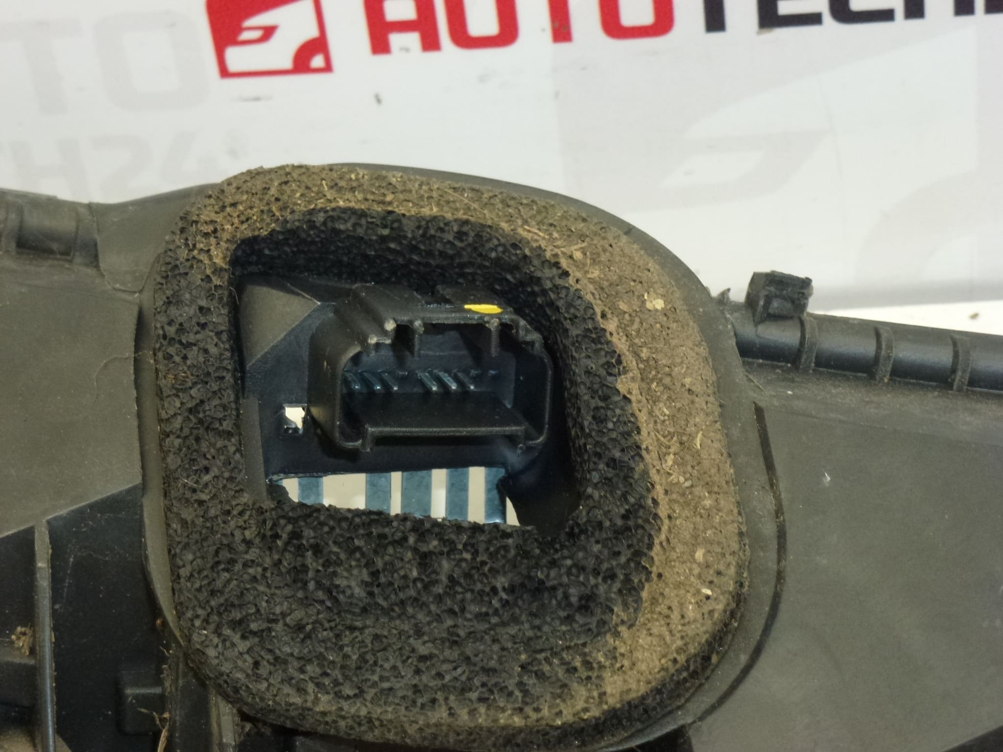 Основа на лявата задна лампа Citroën C1 Peugeot 107 634686