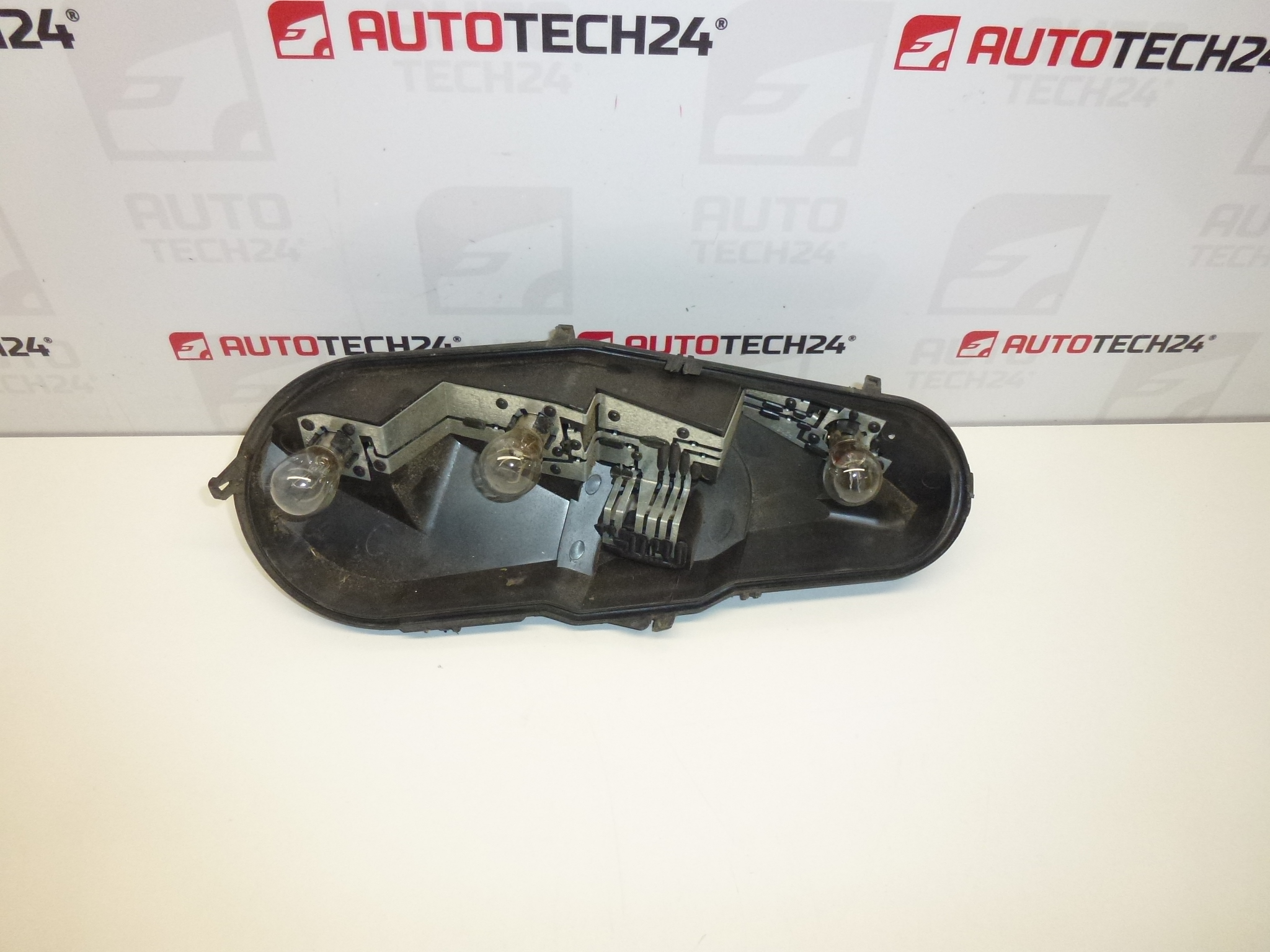 Основа на лявата задна лампа с Citroën C1 Peugeot 107 604686 кабелен кабел