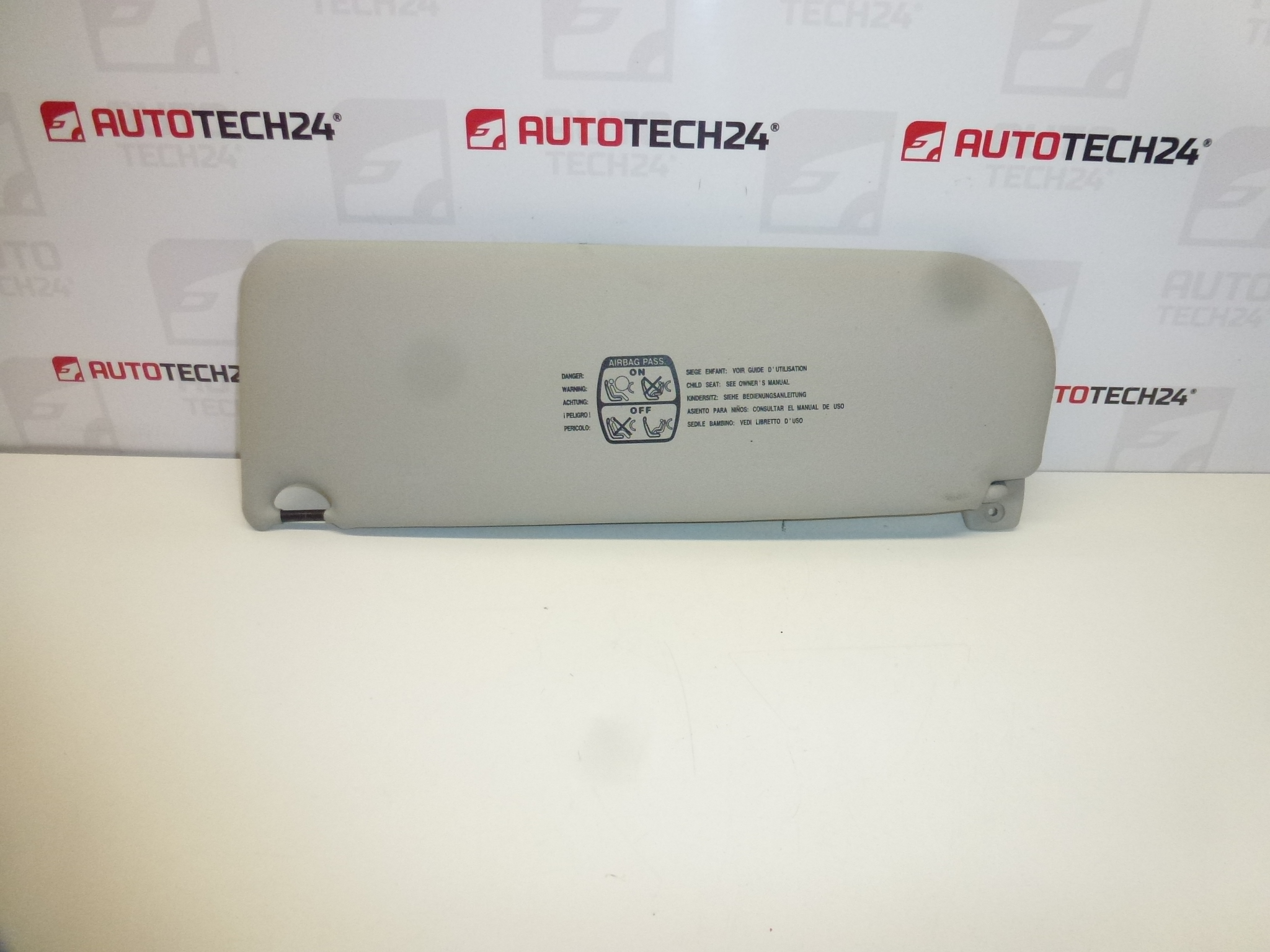 Сенник Citroën C8 Peugeot 807, осветление - дясно 8143GN