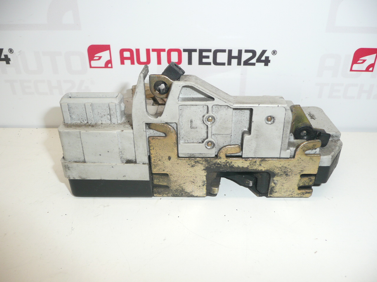 Брава задна лява врата Peugeot 206 и 406 combi 913758