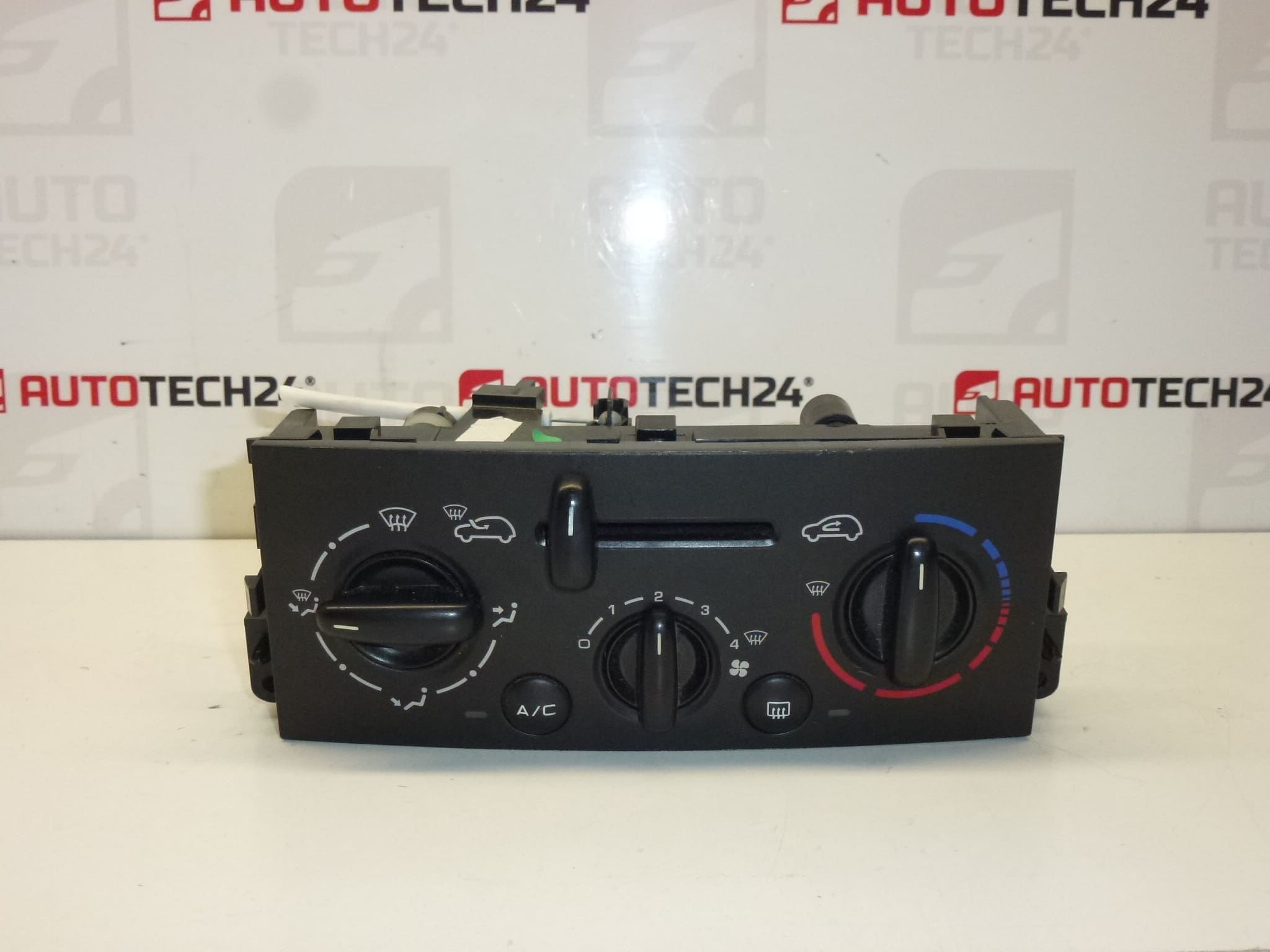 Peugeot 207 управление на отоплението на климатика N102079B 6451TK
