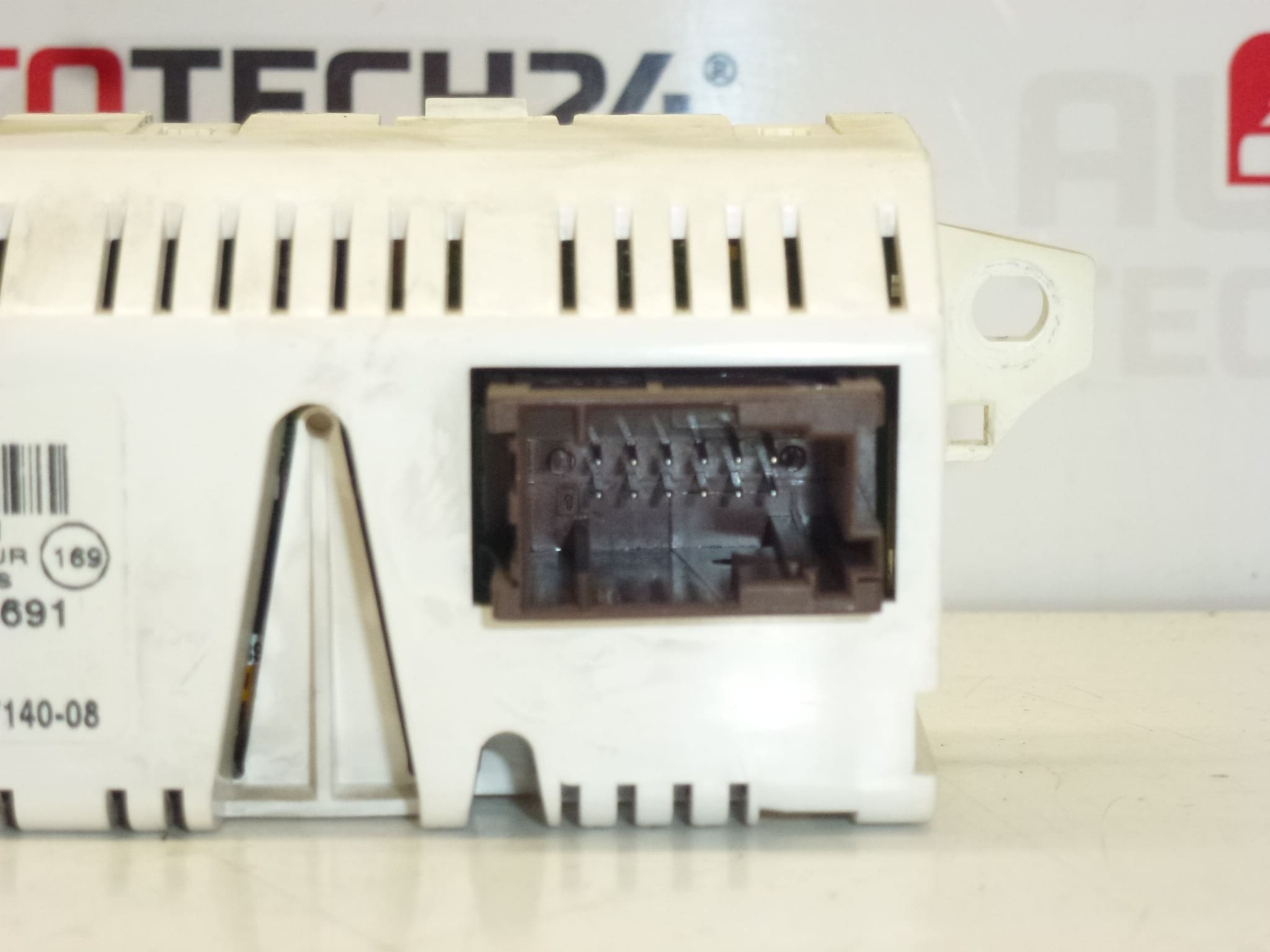 Дисплей на радиото на Peugeot 307 9657882980 - Image 2