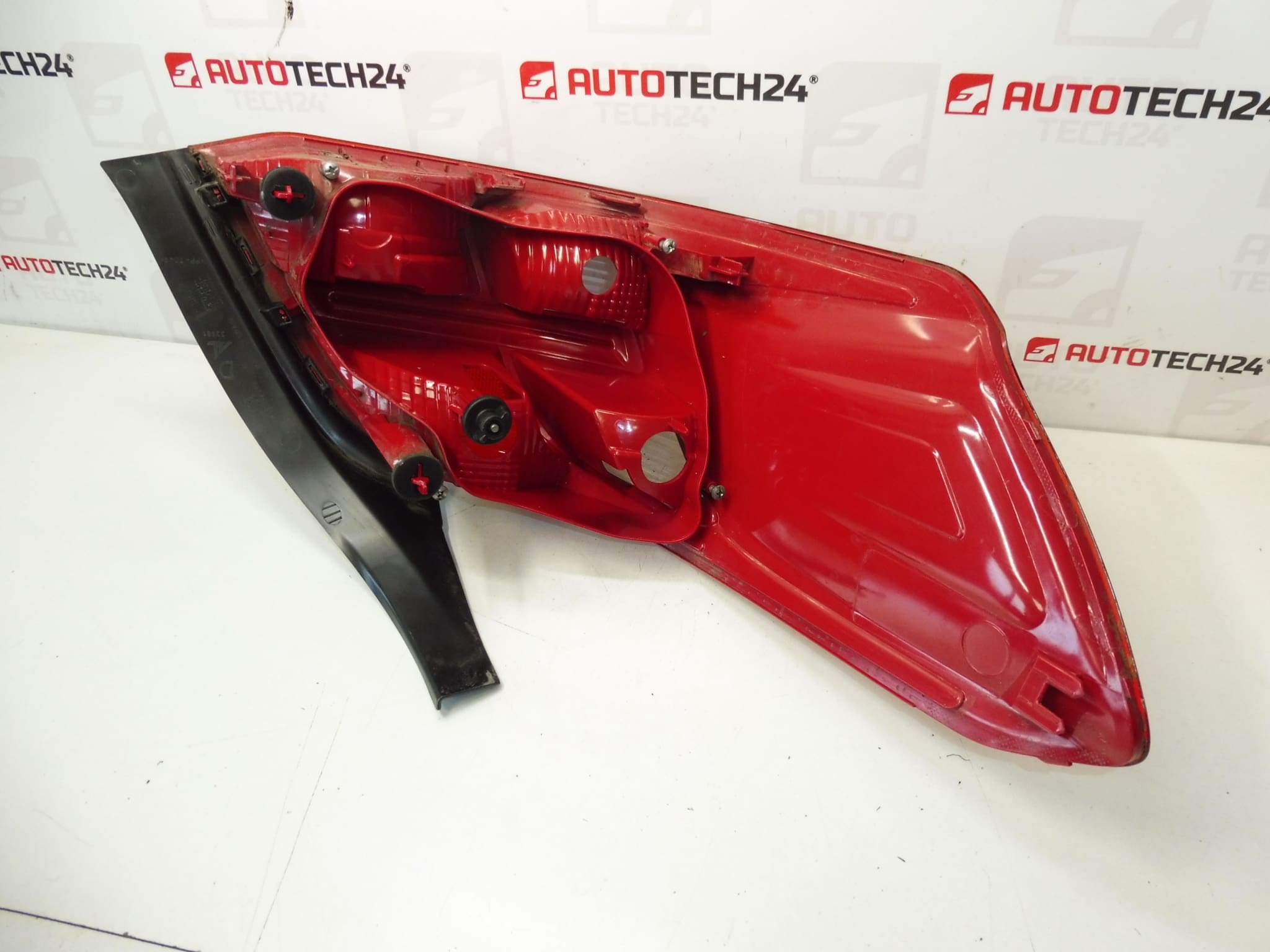 Задно Дясно Светло Peugeot 301 9674807880 - Image 2