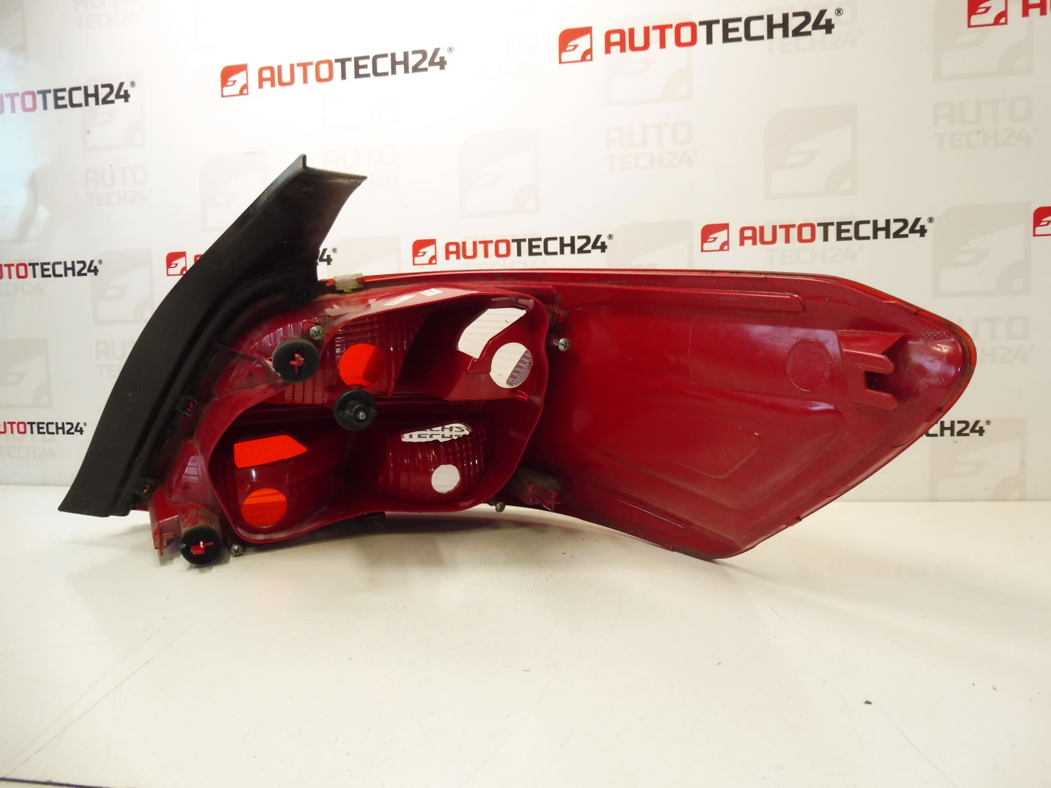 Задна лява светлина Peugeot 301 9674807780 - Image 2