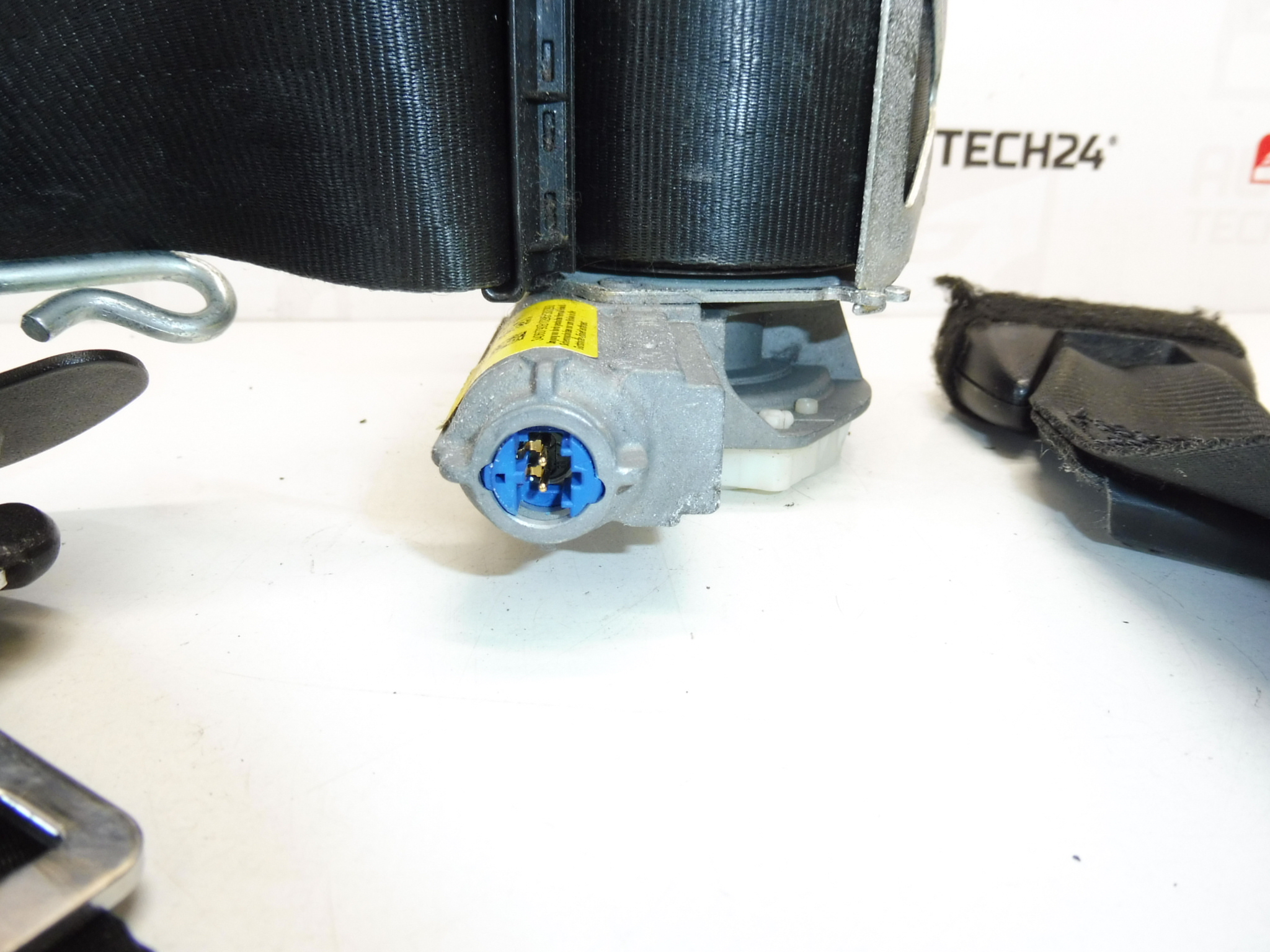 Десен колан Peugeot 3008 5008 34068389F 8975HN