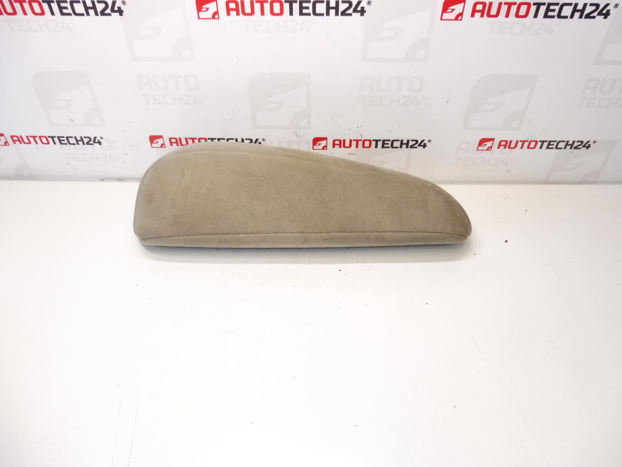 Подлакътникът на Alcantara Citroën C8 Peugeot 807 883067