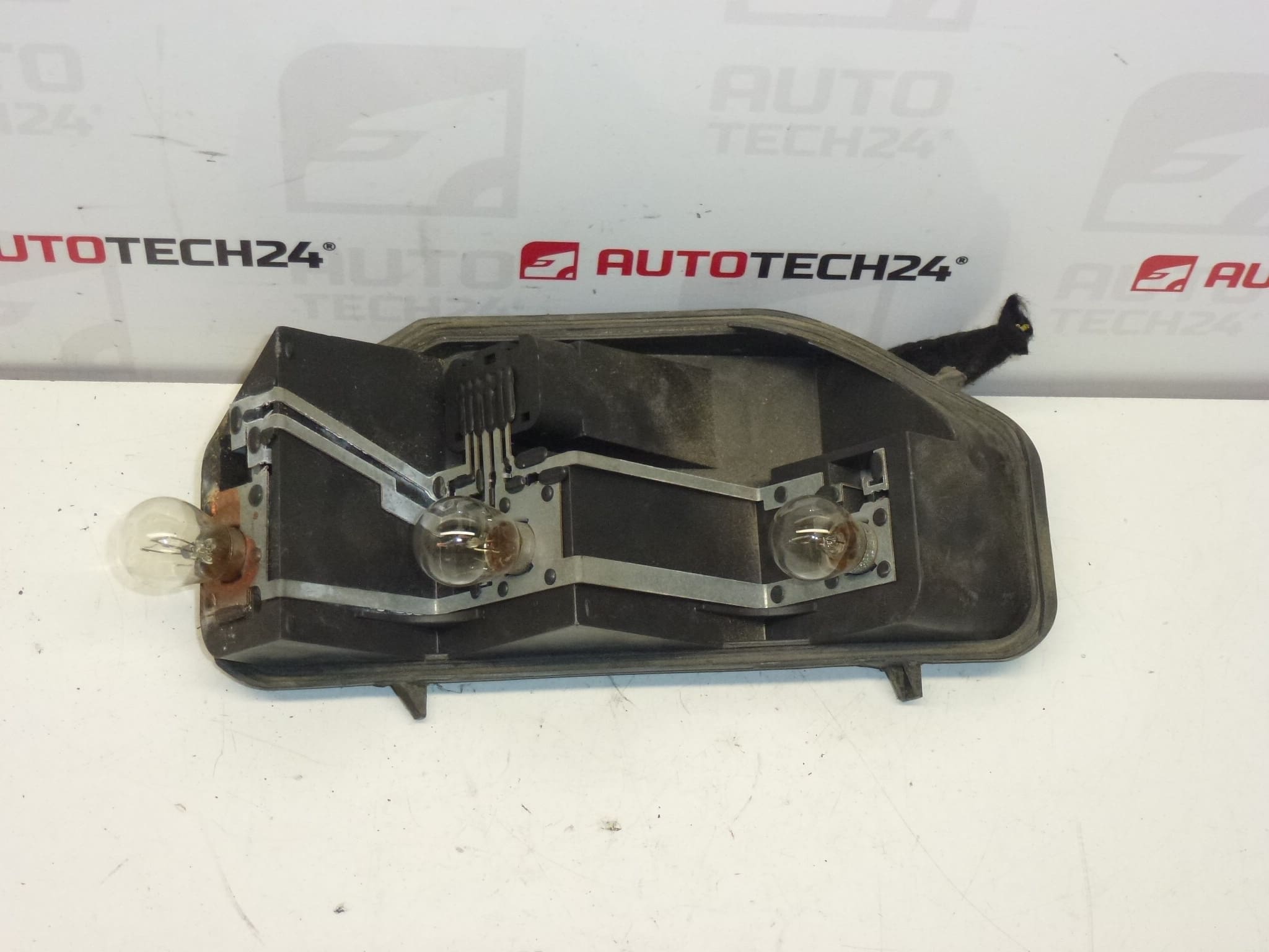 Фасунга с окабеляване на заден десен фар Peugeot 407 KOMBI 6351T3 6351FR