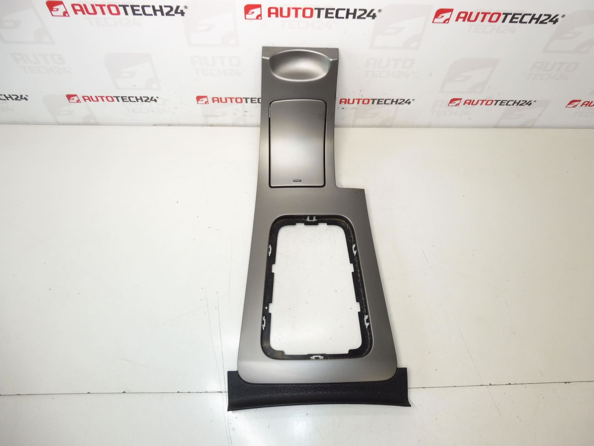 Централен панел панел Peugeot 407 9646824577 7589A5