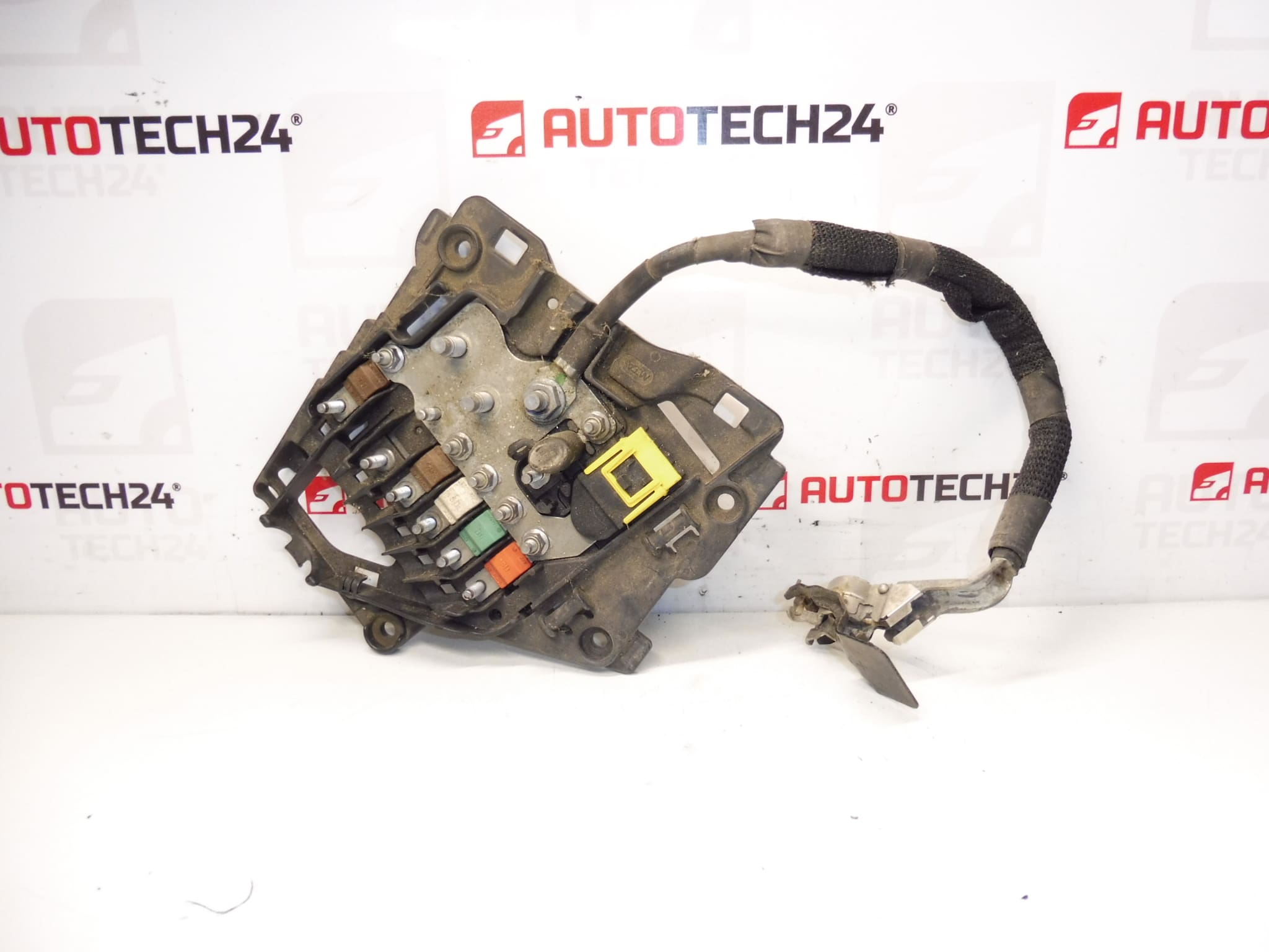 Citroën Peugeot 9675123880 модул за предпазител