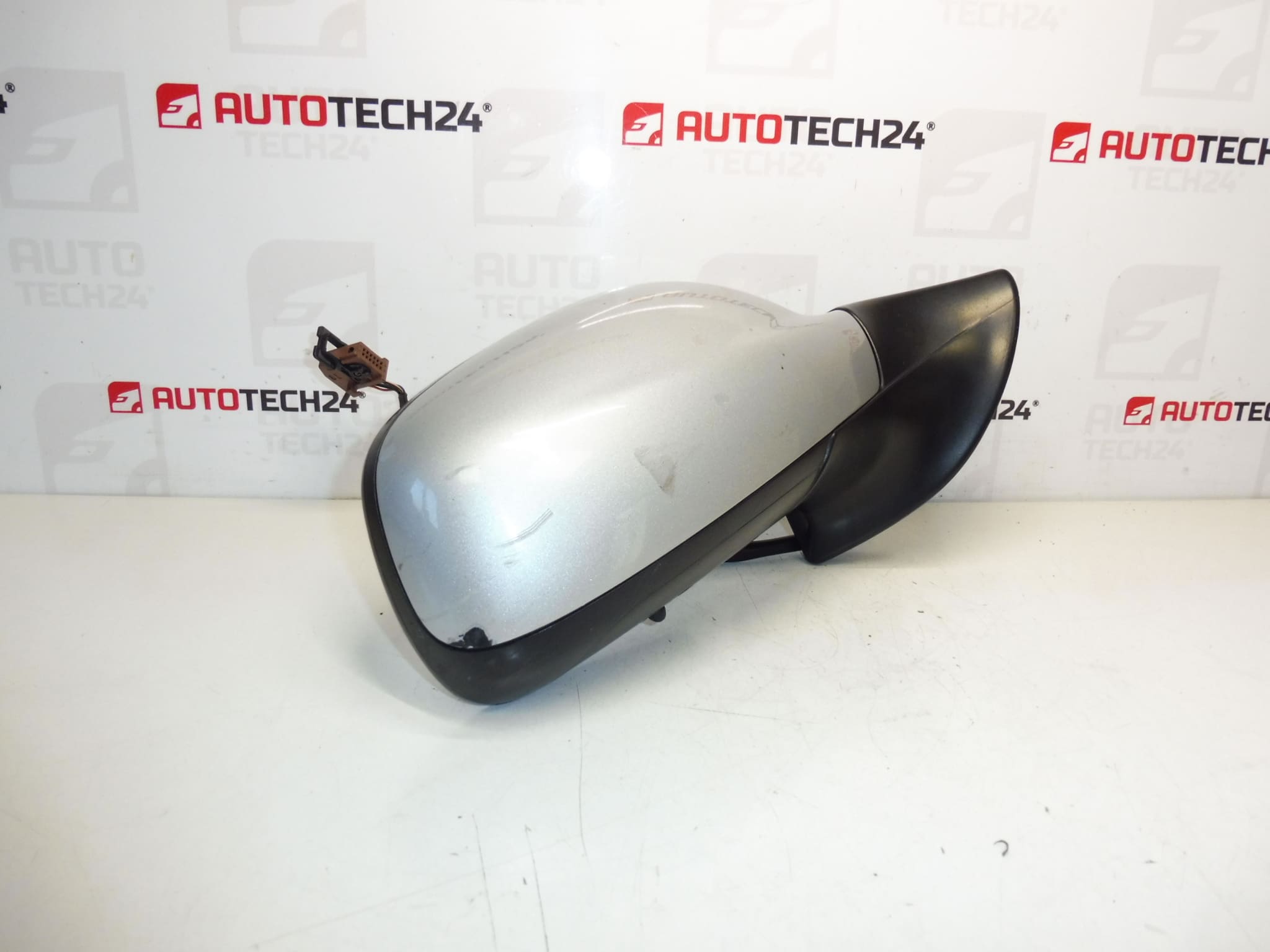 Десен заден план -View Mirror EZRC Peugeot 407 96457000xt 8149Va