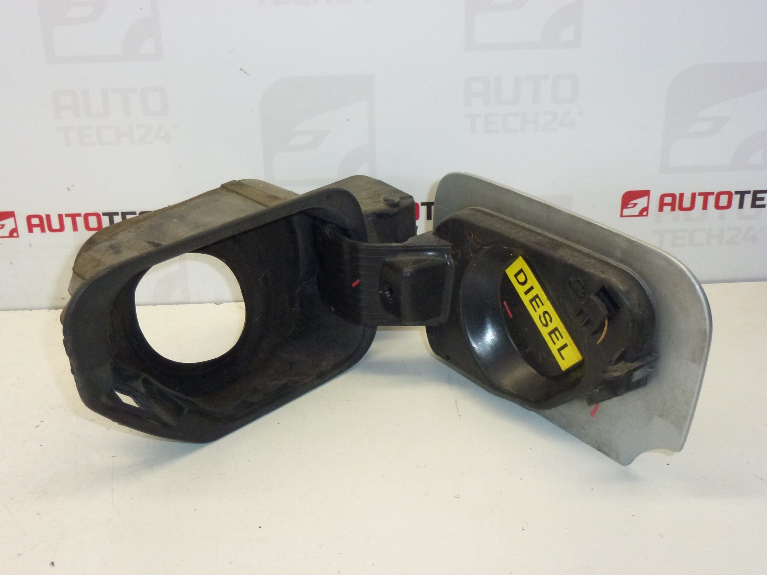 Капачка за резервоар Peugeot 407 1517A7 151877 EZRC - Image 2