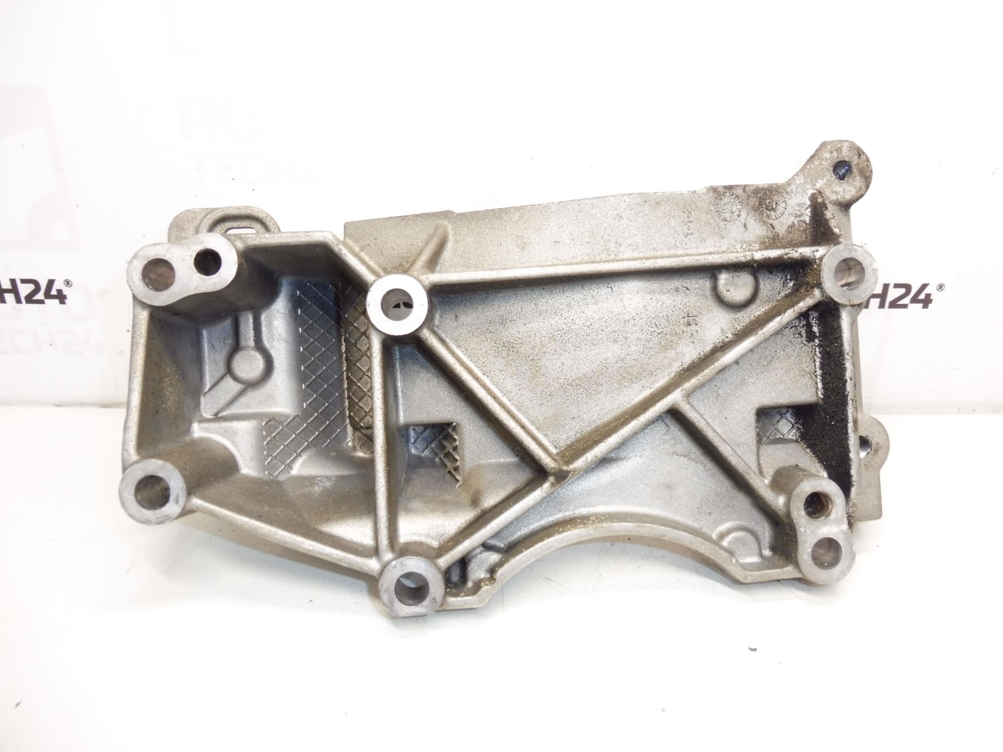 Държач за Алтернатор 1.8 16V 2.0 16V Citroën Peugeot 9648735580 5706J8 - Image 2