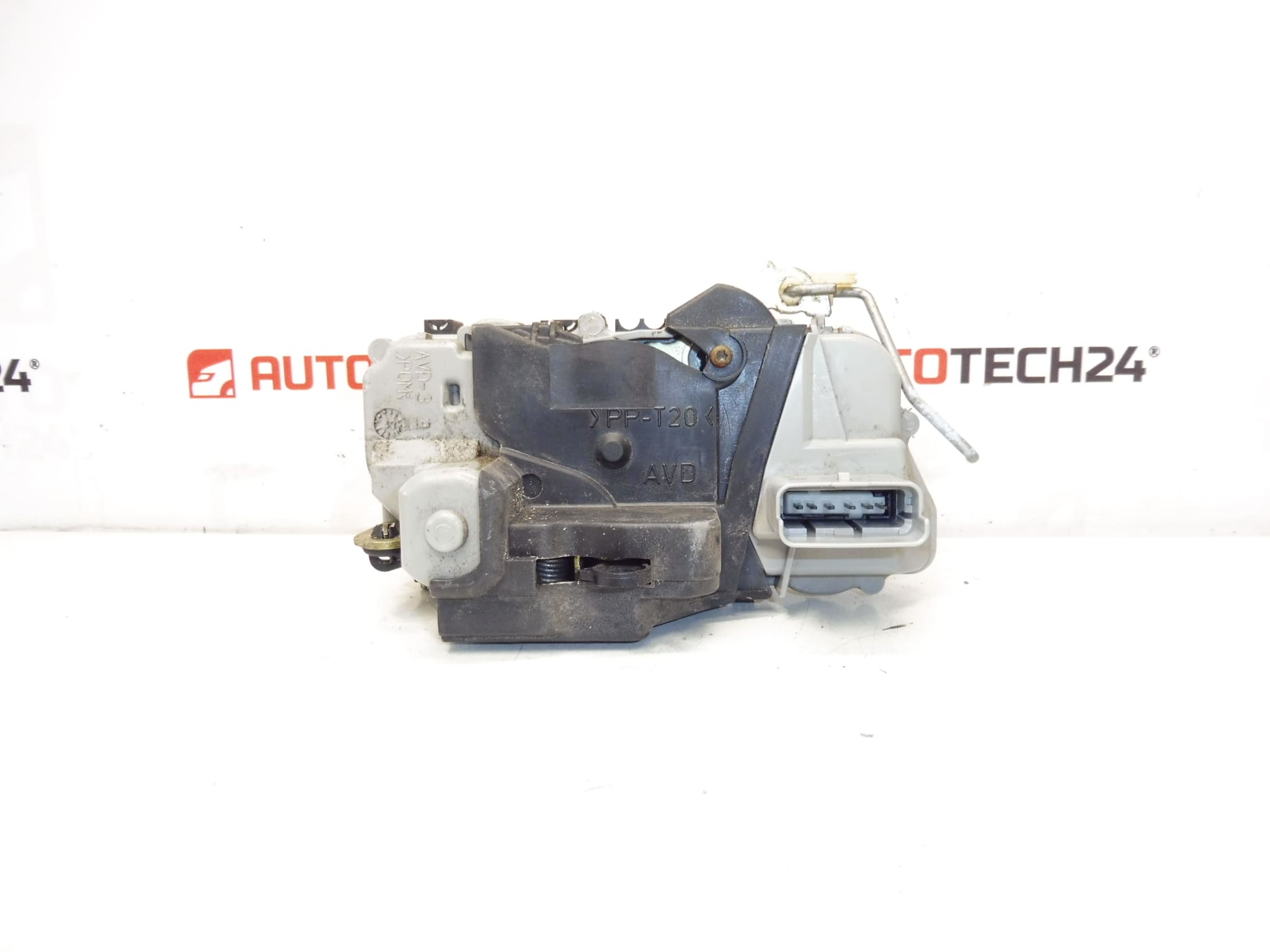 Замъкът Peugeot Peugeot замък 307 9136L2