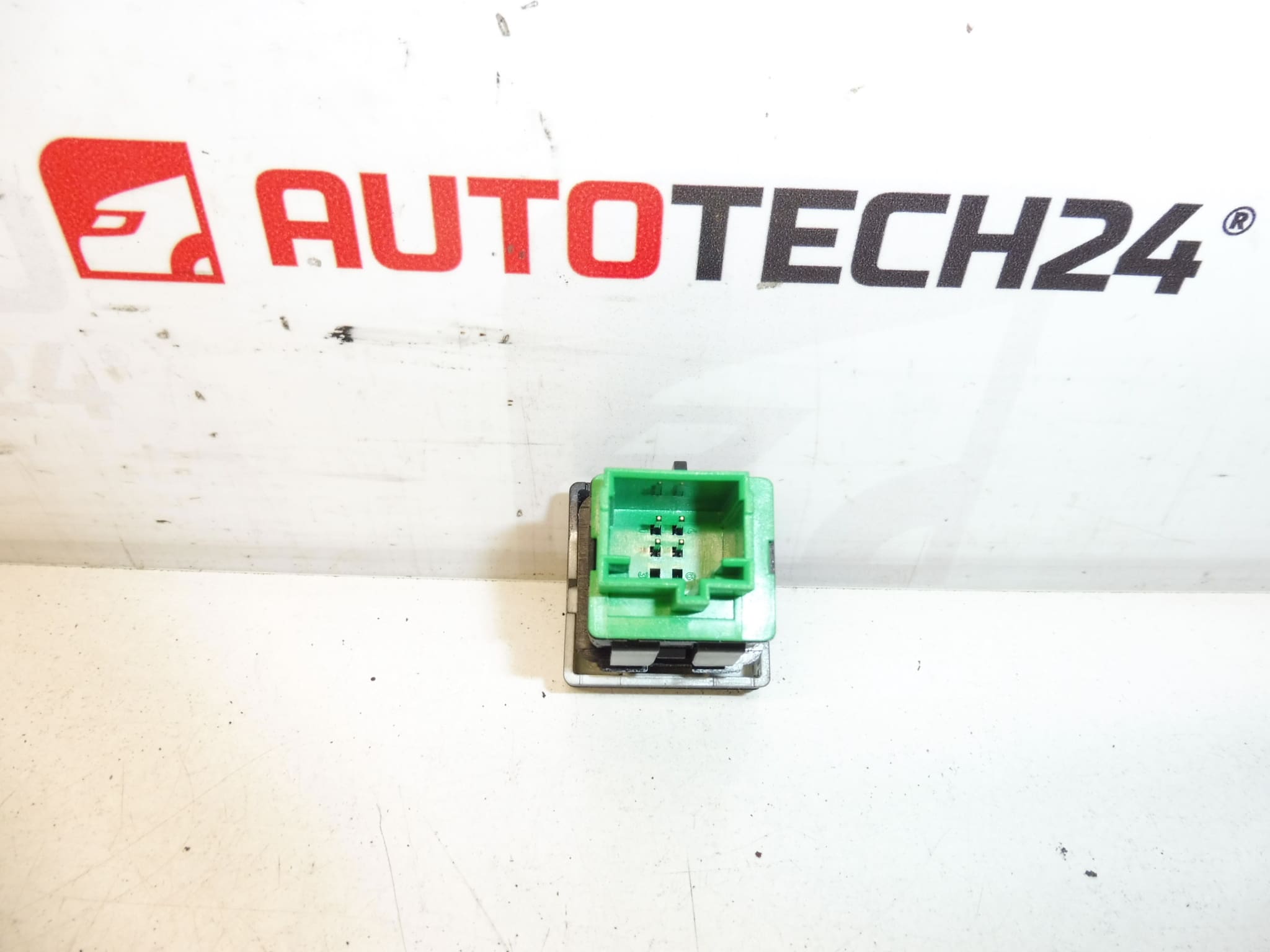 Превключвател за централно заключване Citroën Peugeot 96582880XT 6490E1 - Image 2