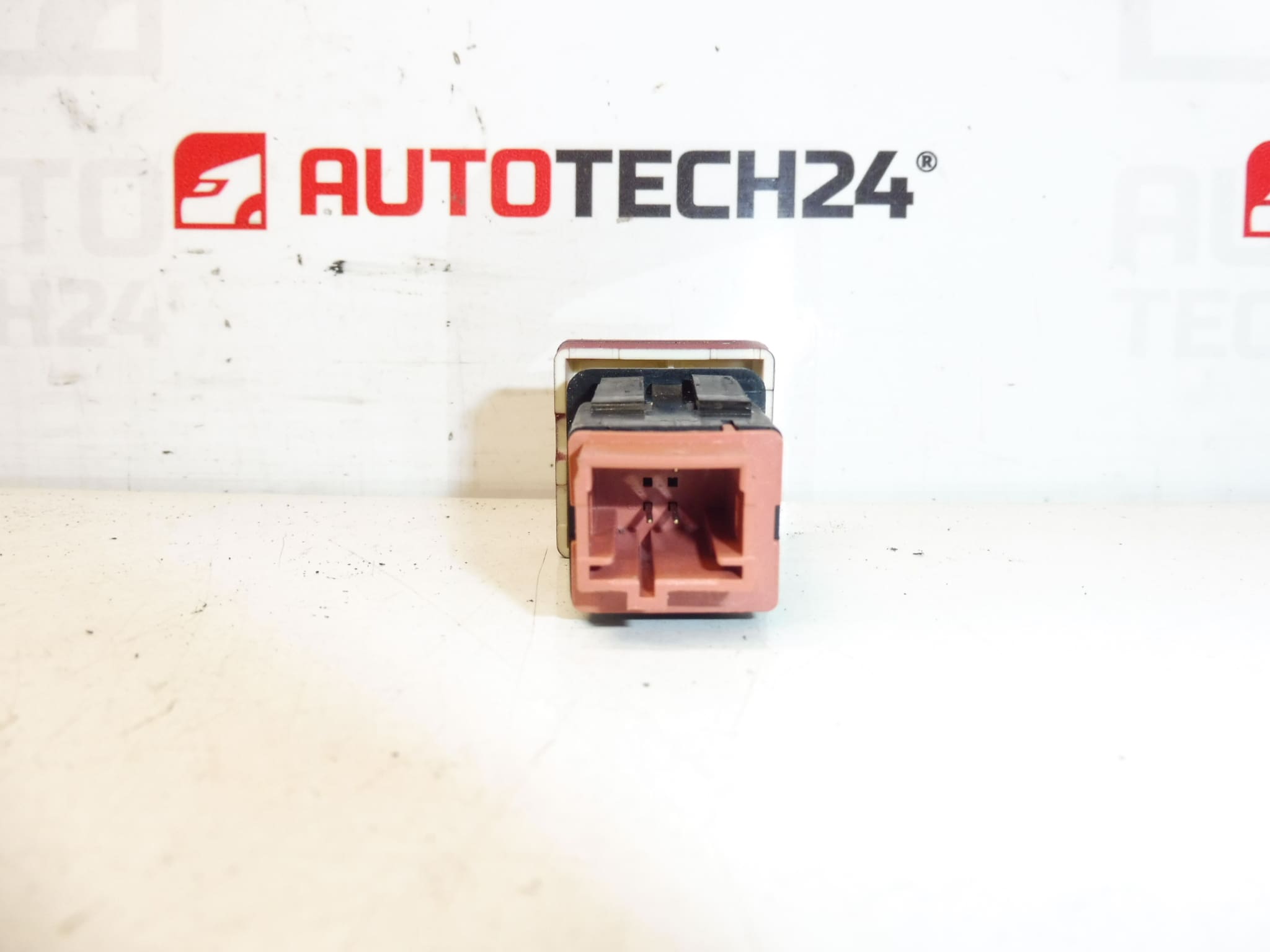 Дистанционно управление на аварийни светлини Citroën Peugeot 96583113KR 6990L2 - Image 2