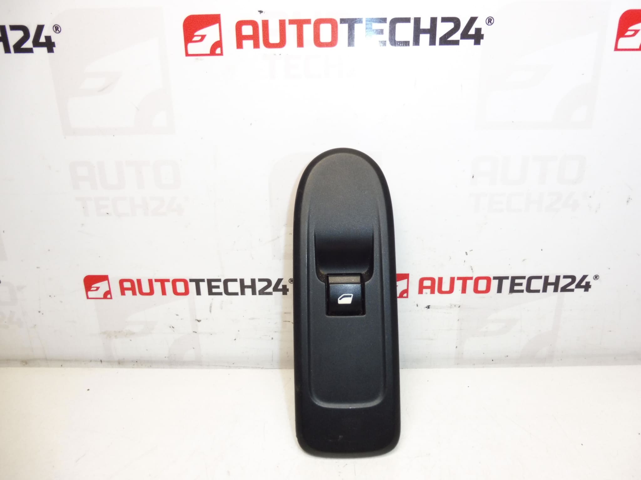 Драйвер Citroën C3 II 96657927xt 6490ch