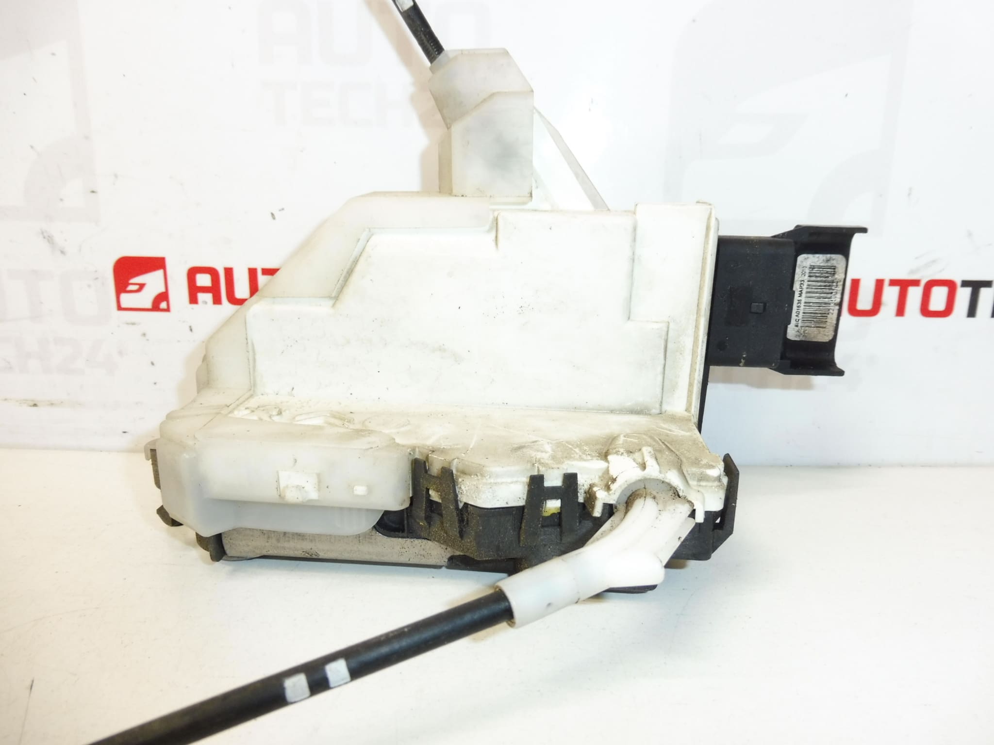 Брава предна дясна пасажерска врата Peugeot 3008 5008 9800623080 9136GC - Image 2