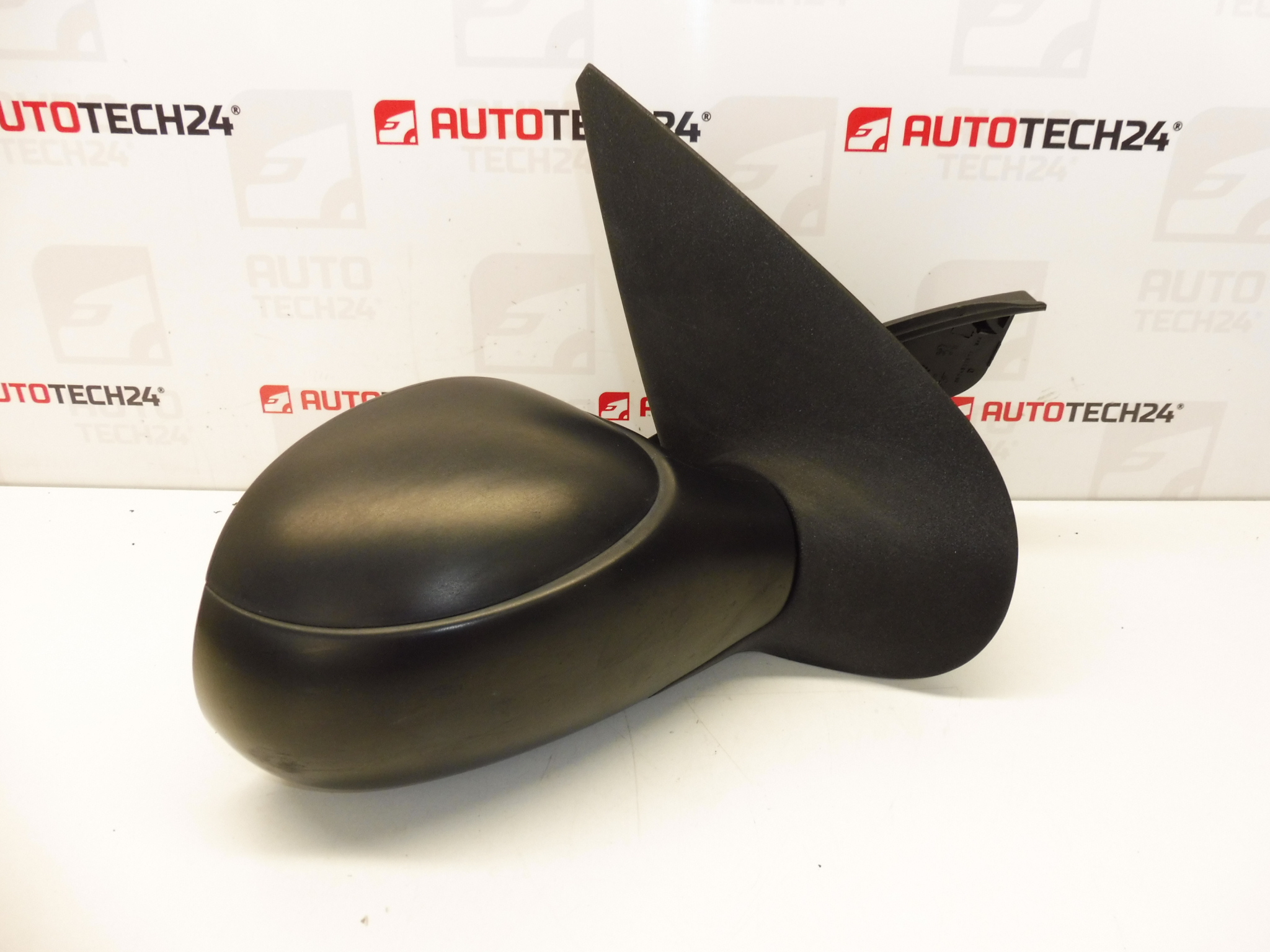 Огледало дясно Peugeot 206 96437171XT 8148XY