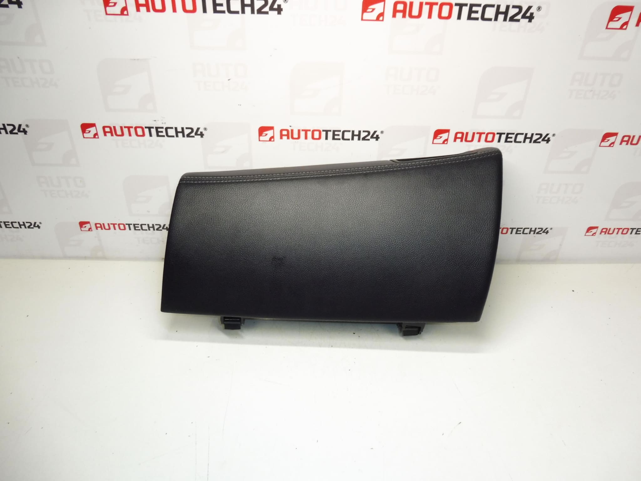 Skiproom Citroën C-Crosser Peugeot 4007 8042A061 825231