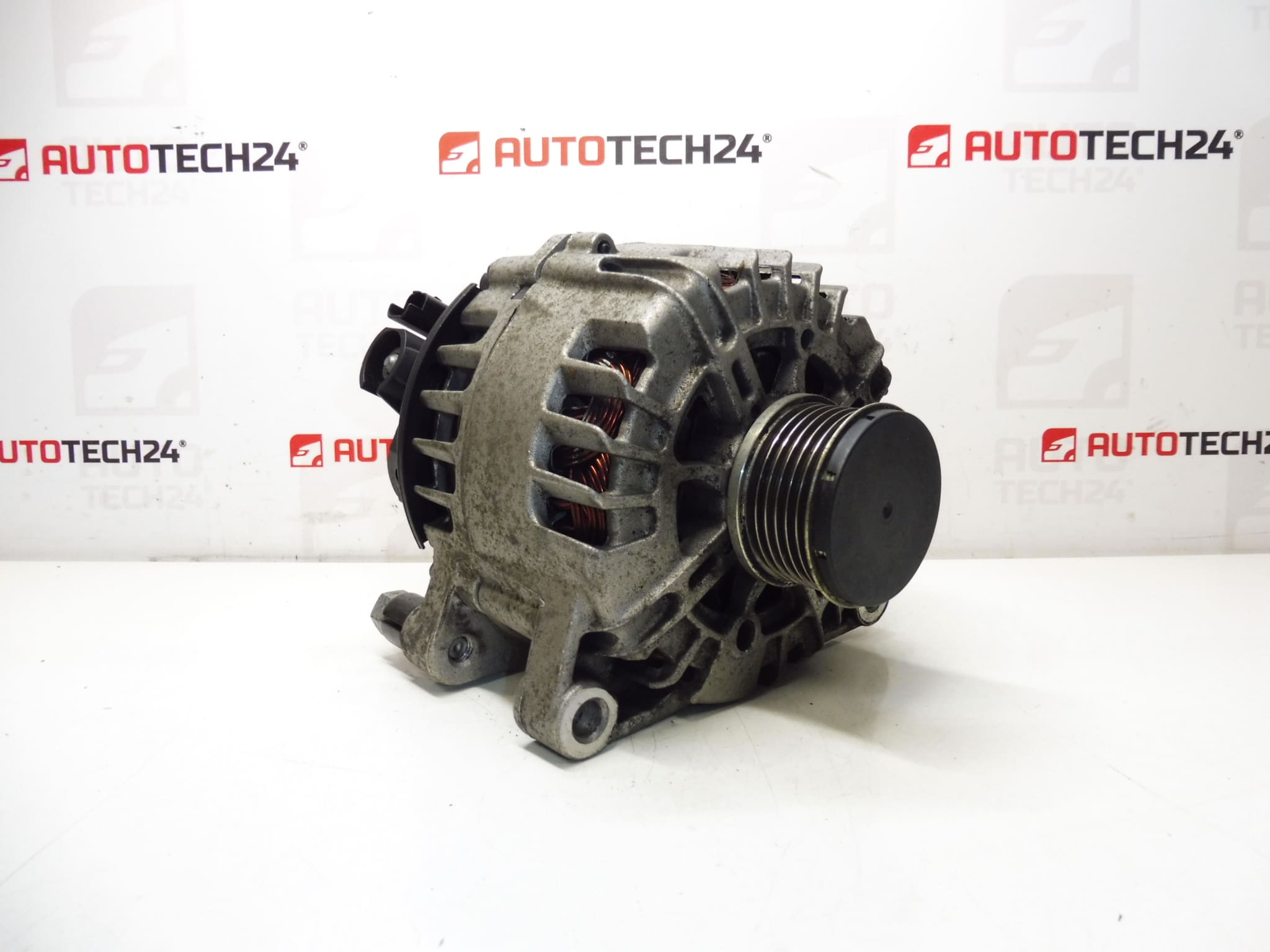 Алтернатор Valeo CL15 64000 км Citroën Peugeot 1.6 e-HDI 9678048880 5705KV