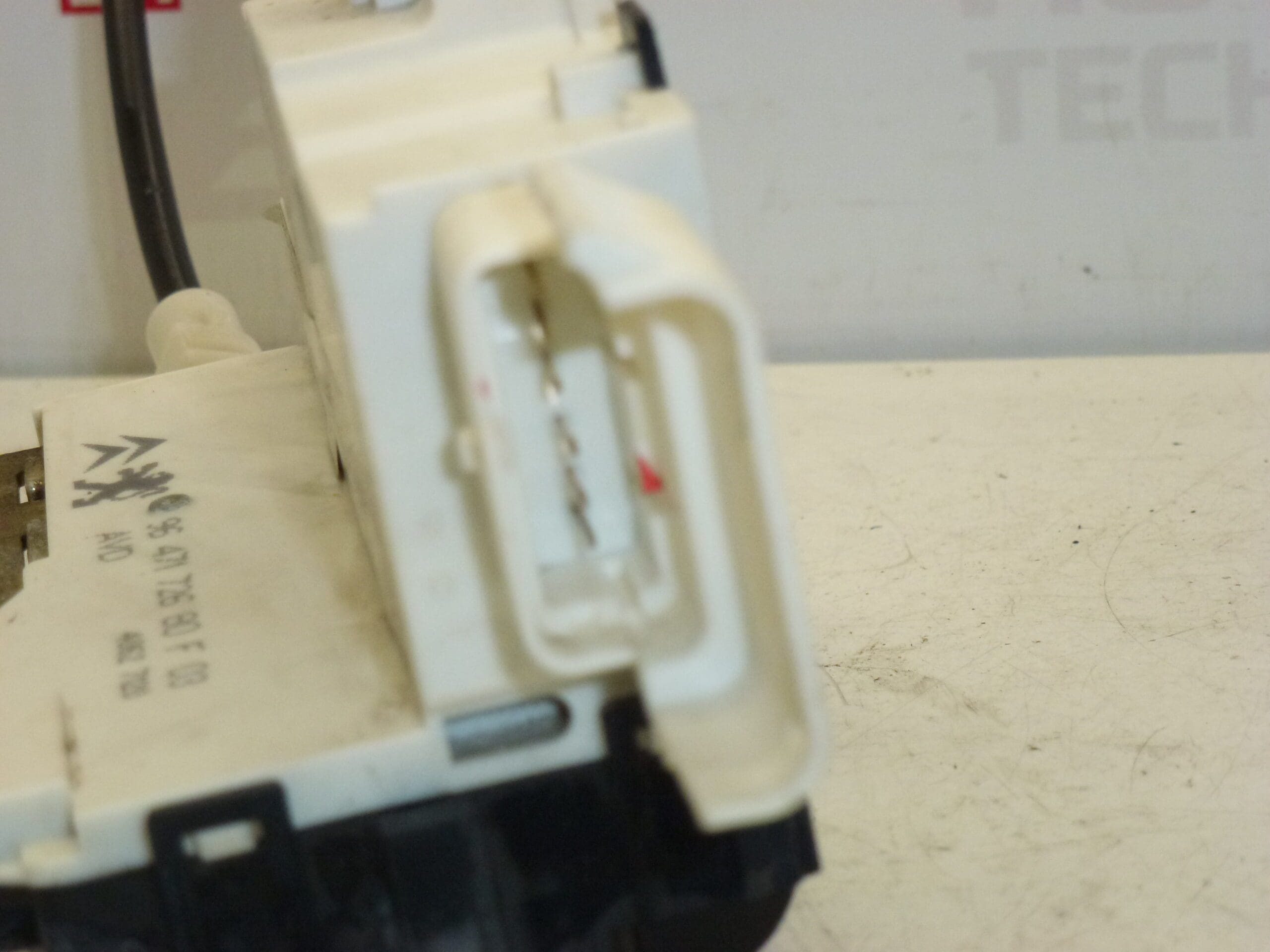 Брава предна дясна Citroën C4 9647172680 9136R8 9136ES - Image 2