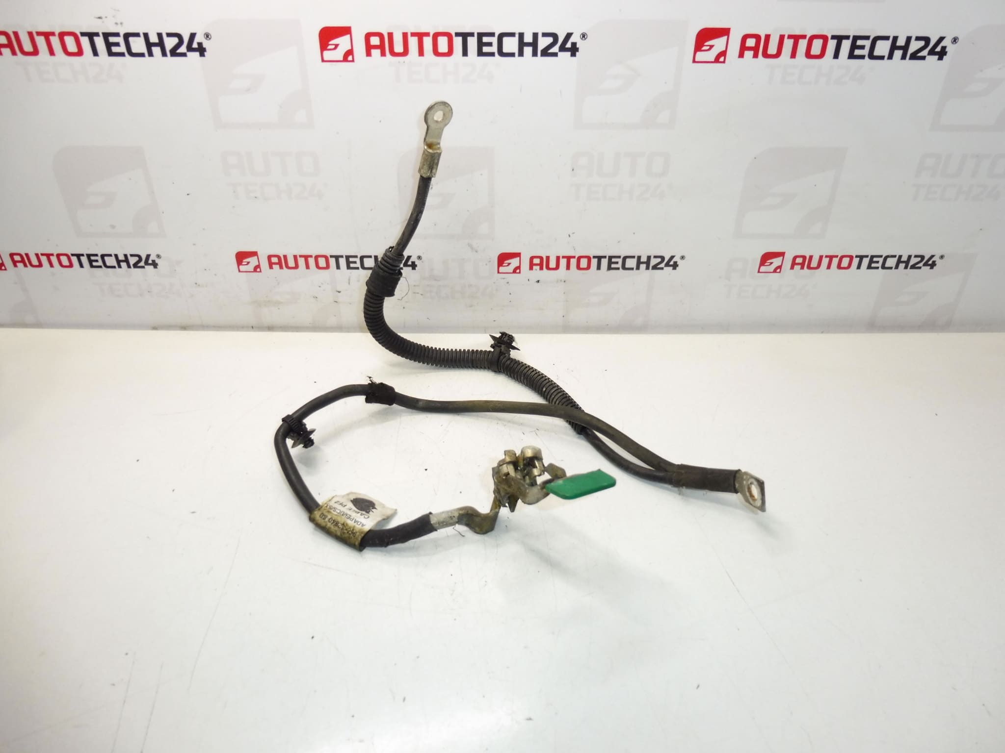 Citroën Peugeot 9664284080 минус на двигателя