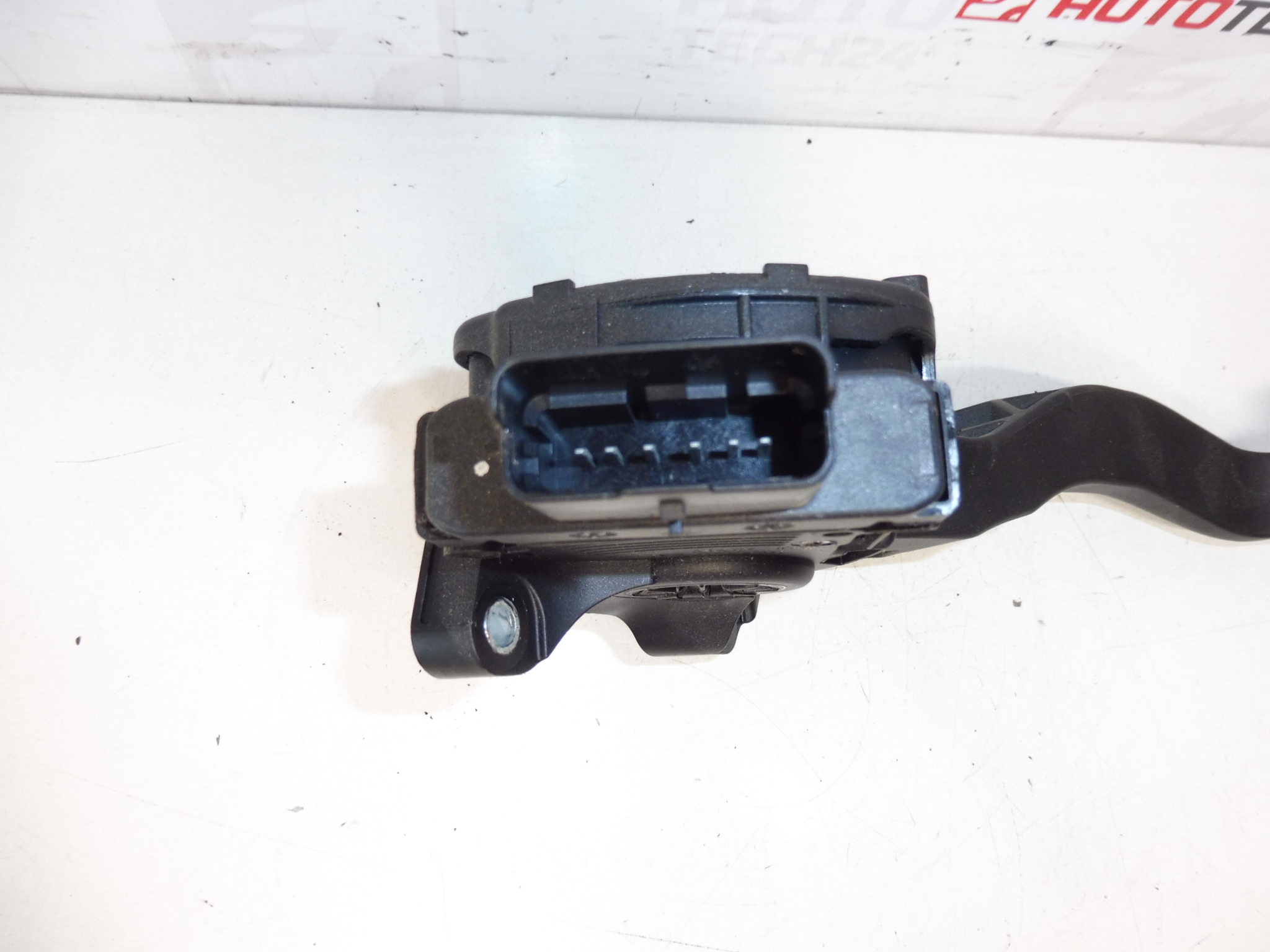 Hella Citroën Peugeot 9681844480 1601Z7 газов педал