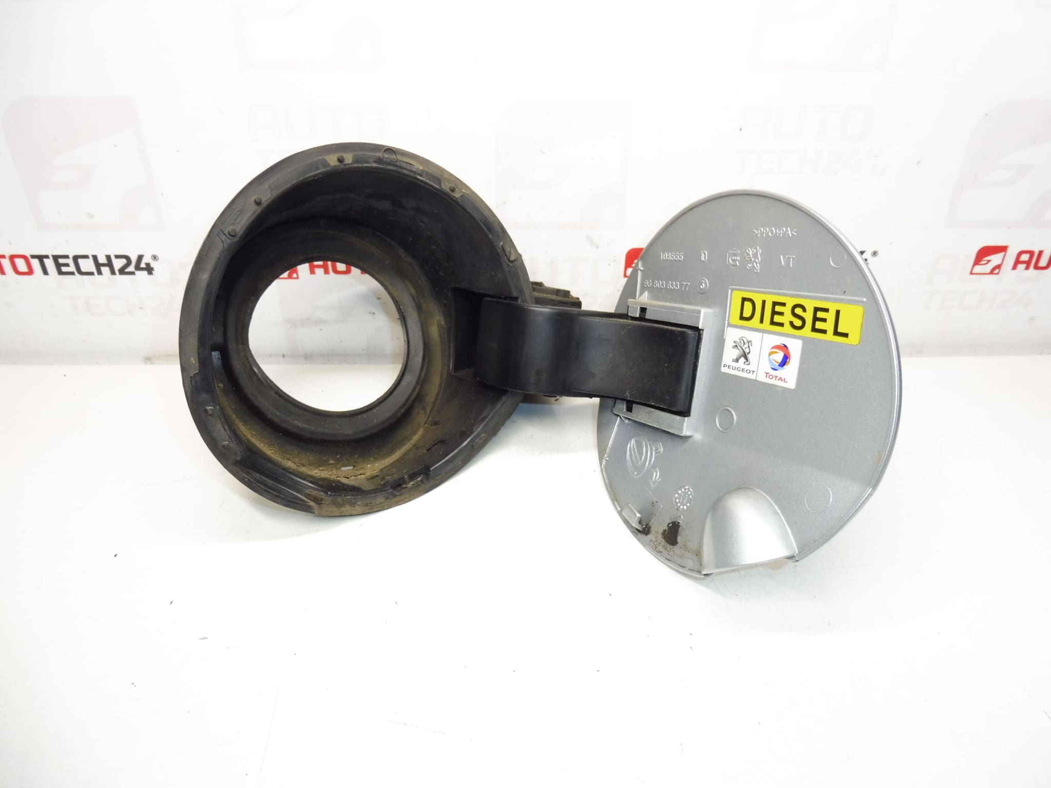 Peugeot 308 EZRC капачка на резервоара 1517F4 151899 - Image 2