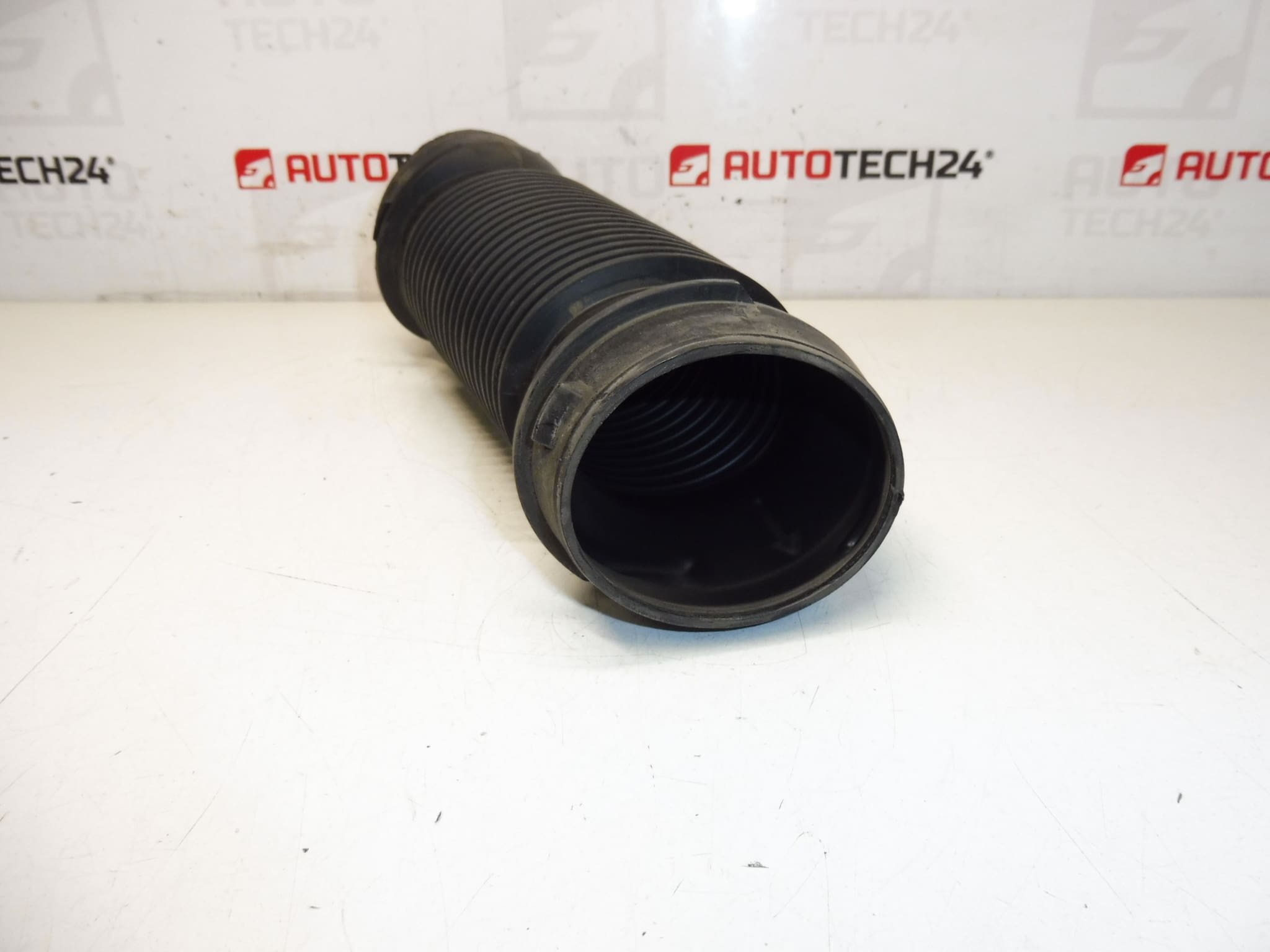 Дюза за входящ въздух 1.4 VTI 70 kW 8FS Citroën Peugeot 9684577280 1436R0 - Image 2