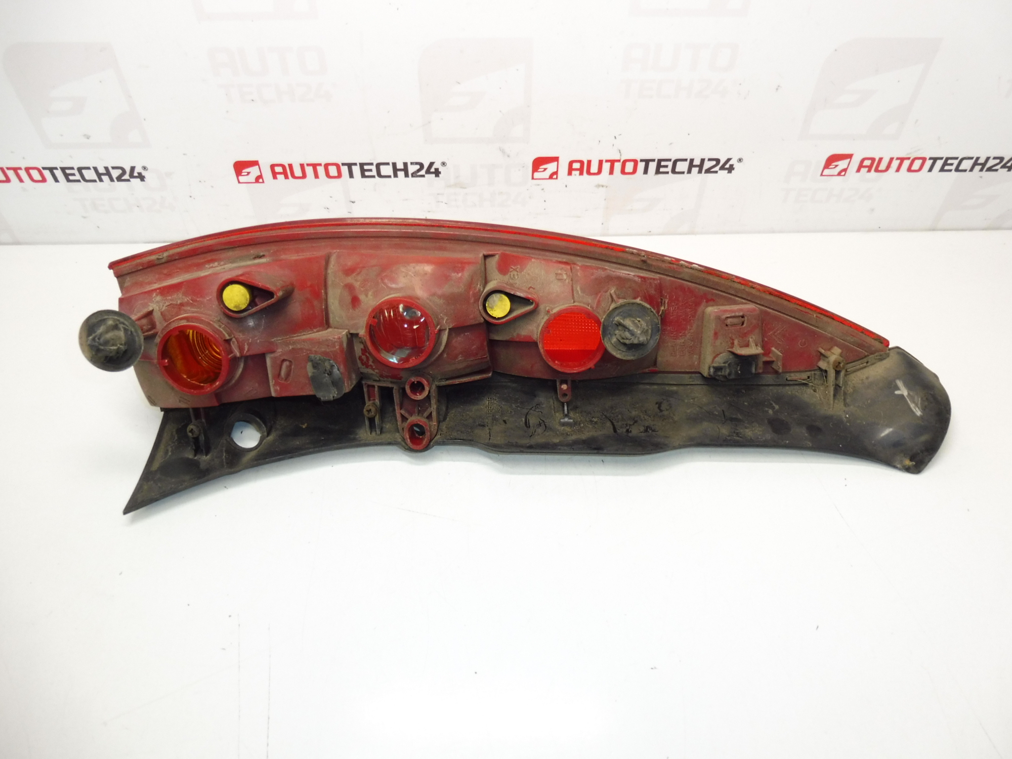 Фар заден долен ляв Citroën C5 I and II Kombi 9637356580 6350P7