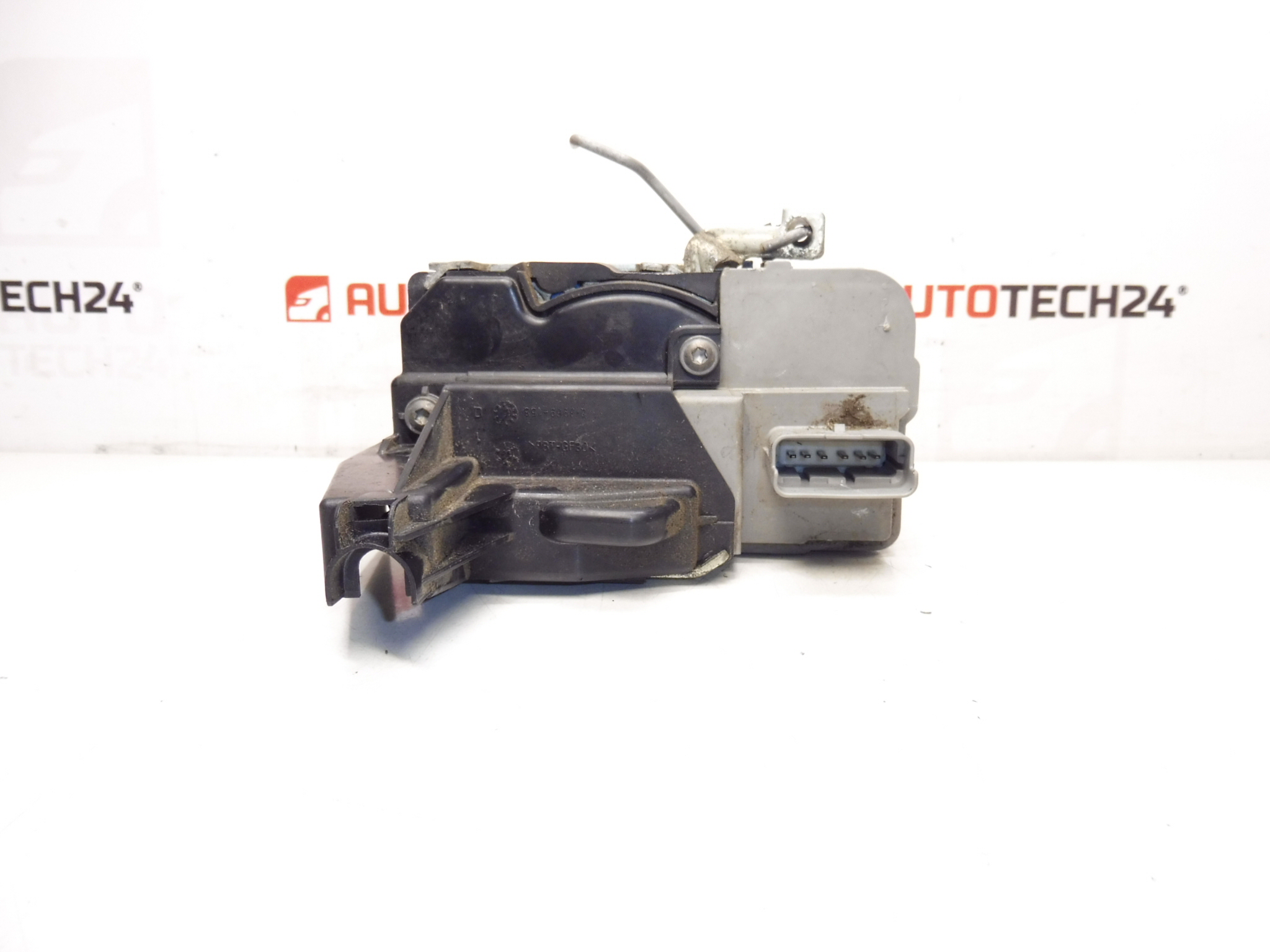 Електрически Заключващ Механизъм За Дясна Предна Врата За Peugeot 307 9136Z9