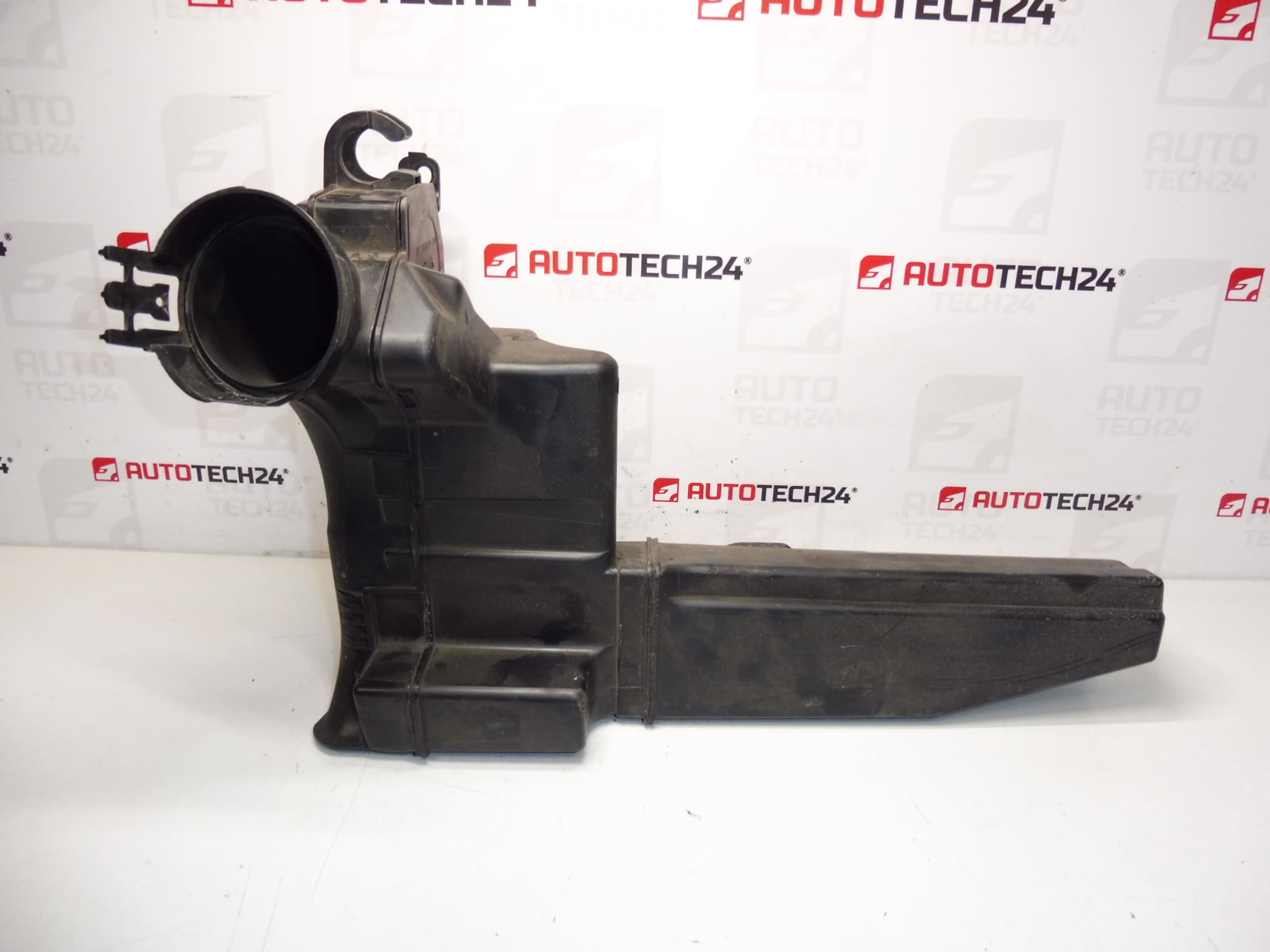 Резонатор за въздухозаборник 1.4 VTI 70 kW 8FS Citroën Peugeot 9683339380 1436Q7 - Image 2