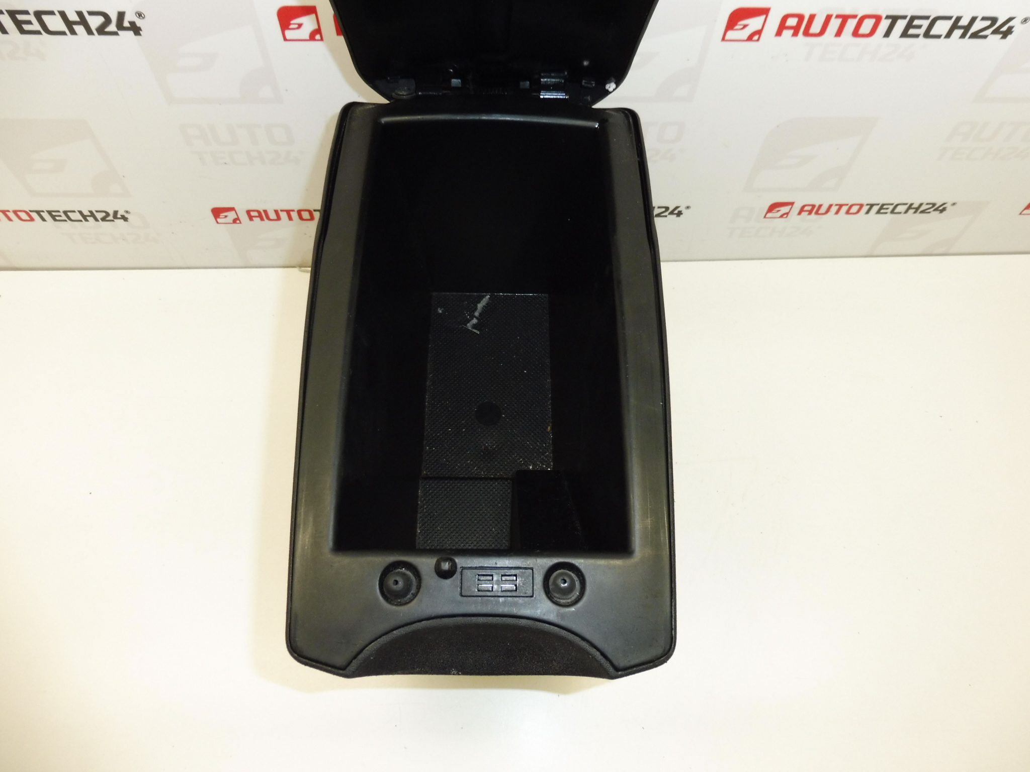 Централен подлакътник пълен Citroën C4 7589Q6 7589Q0 7589N9