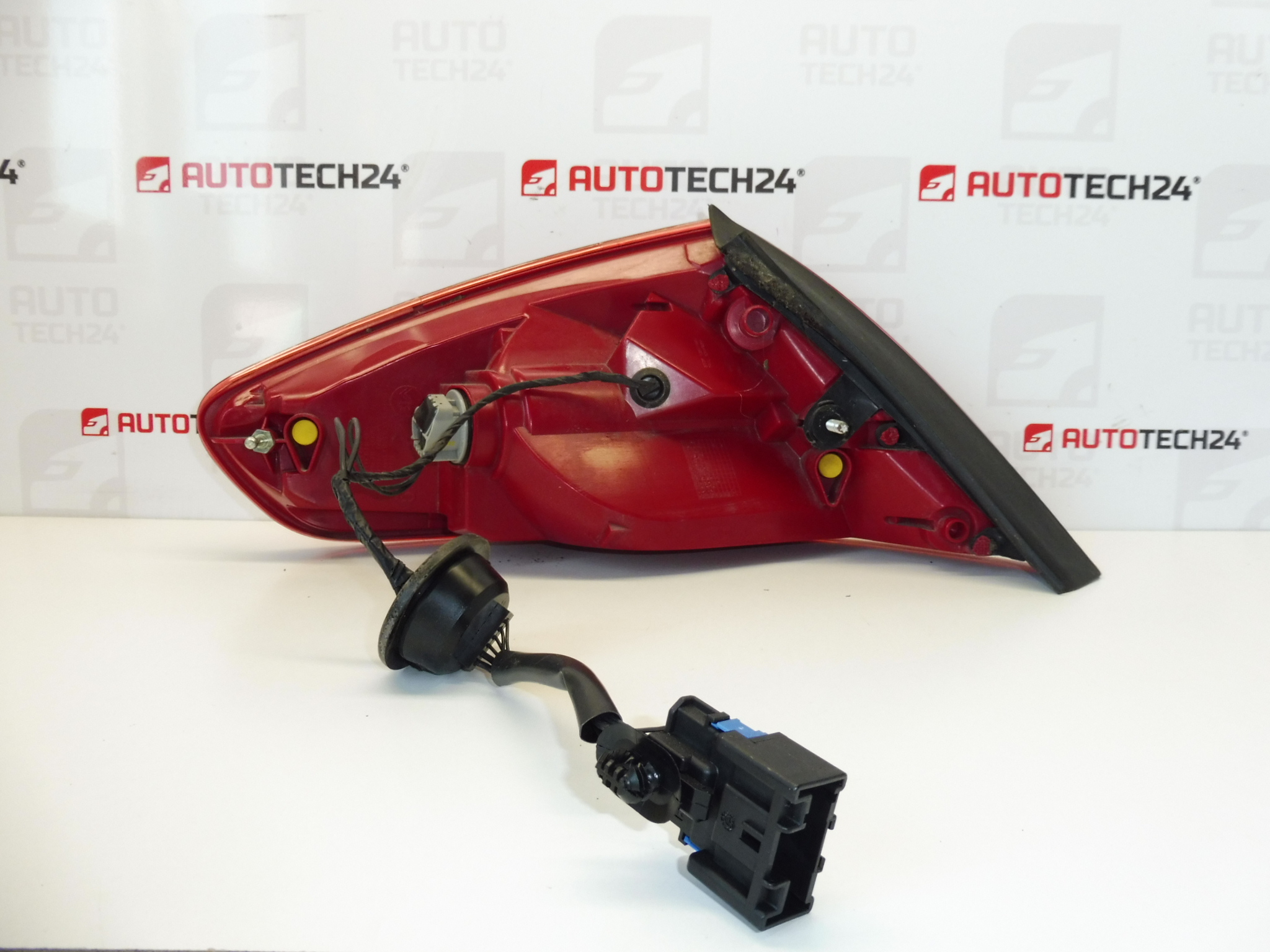 Фар заден десен Peugeot 307 CC 714025600861 6351X4 6351S3