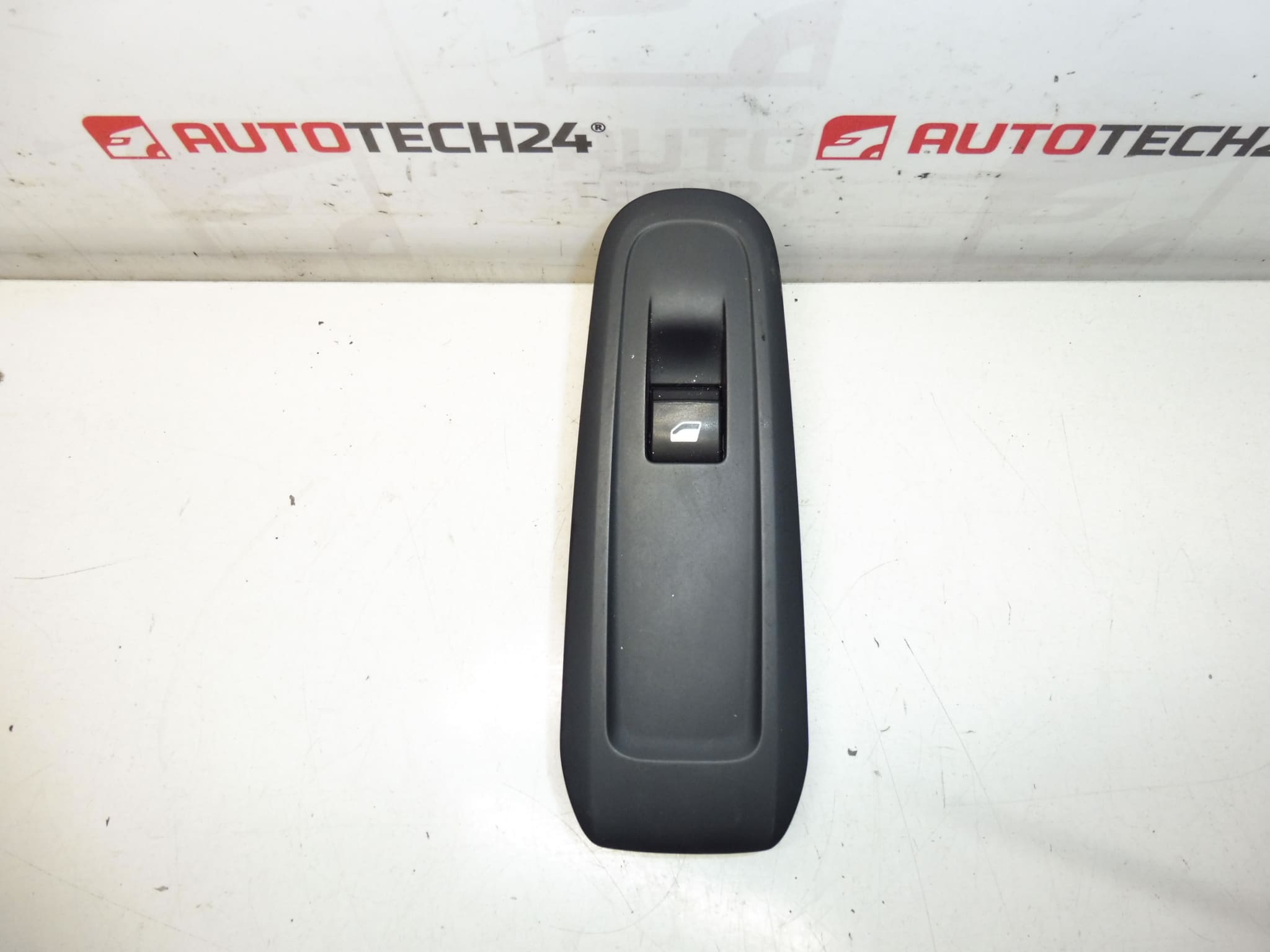 Управление на пътнически прозорец Peugeot 308 T9 96762292ZD рамка 96777320ZD