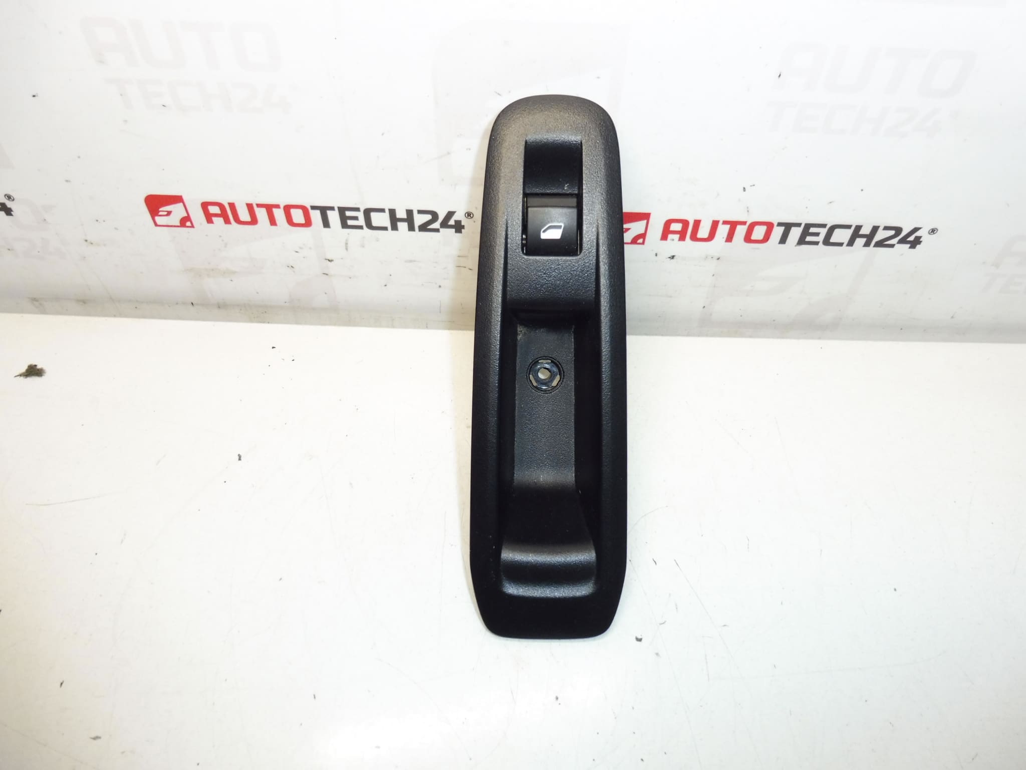 Управление на пътнически прозорец Peugeot 308 T9 96762292ZD рамка 98217900ZD