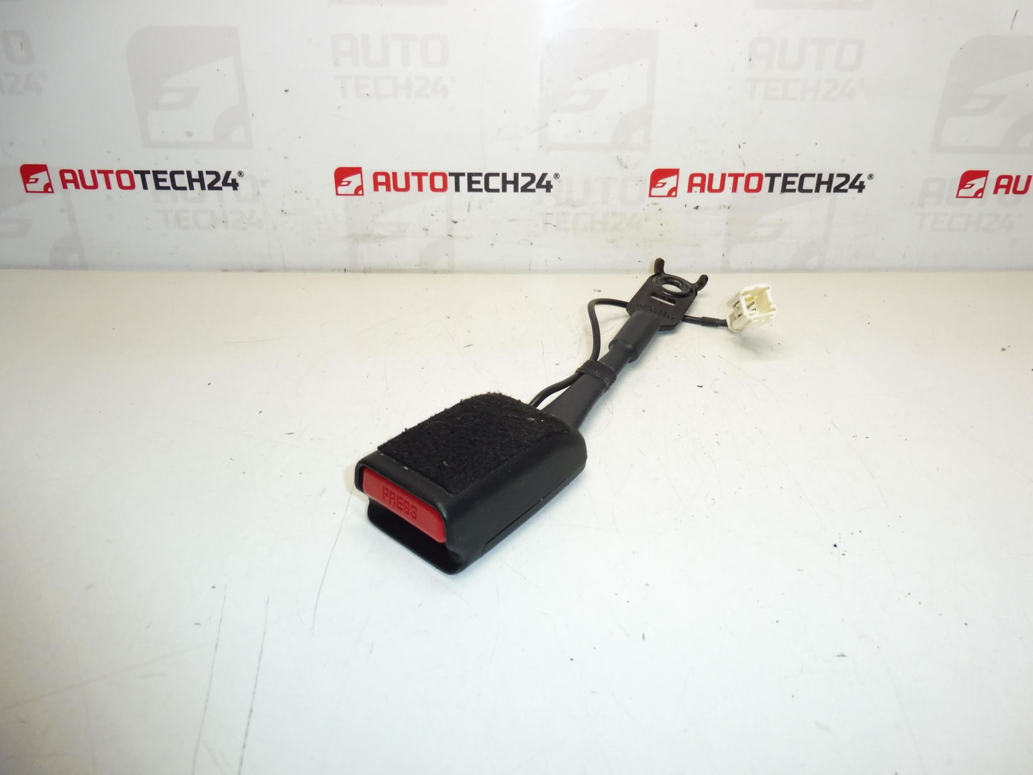 Стойка за паспорт Citroen C4 B7 96748384XT 8976R0