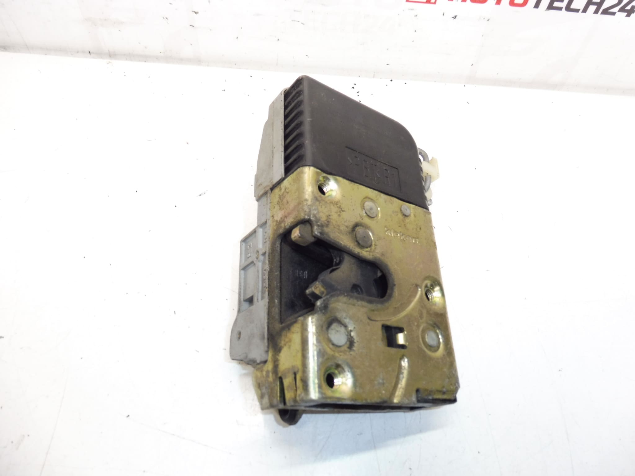 Брава на предна дясна врата на пътника Peugeot 307 9136L2 - Image 2