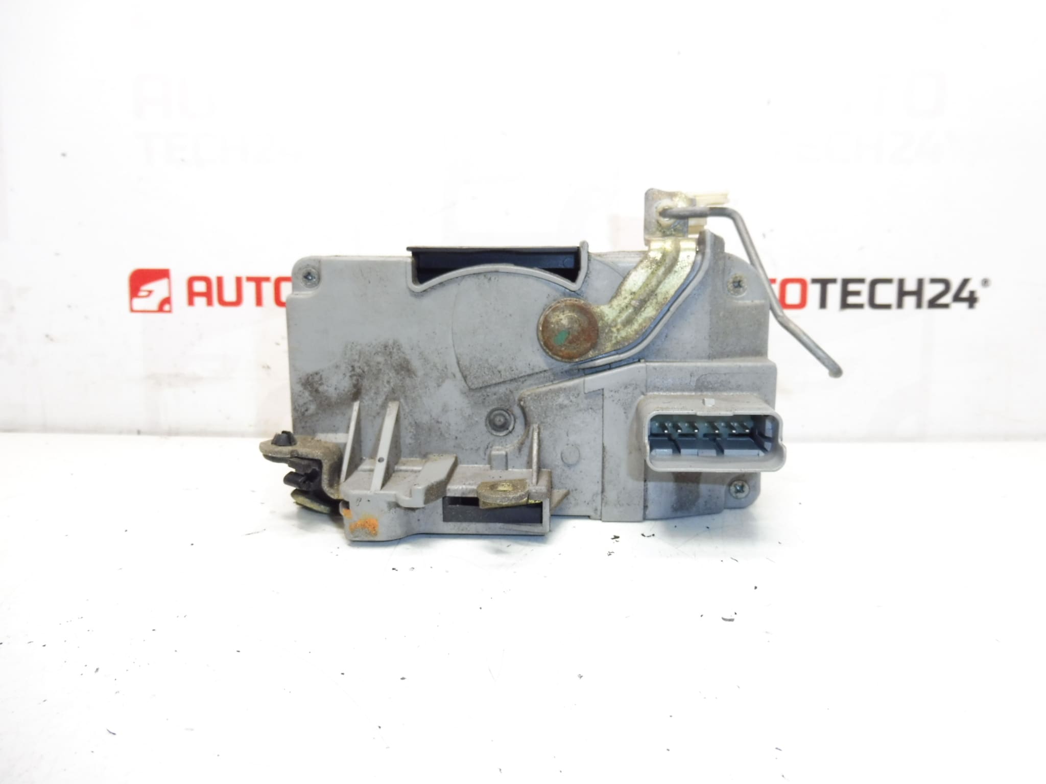 Замъкът Peugeot Peugeot замък 307 9136L2