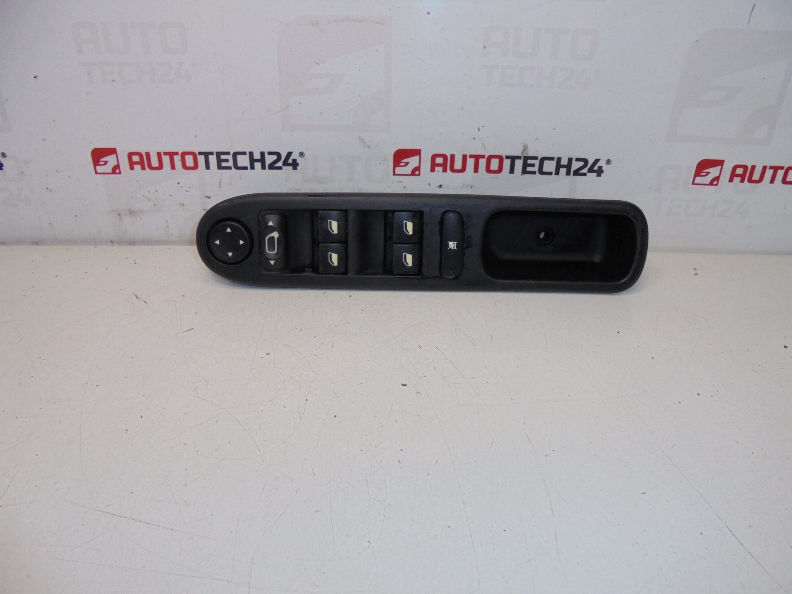 Управление на стъкла Peugeot 307 96531124XT 6554KT