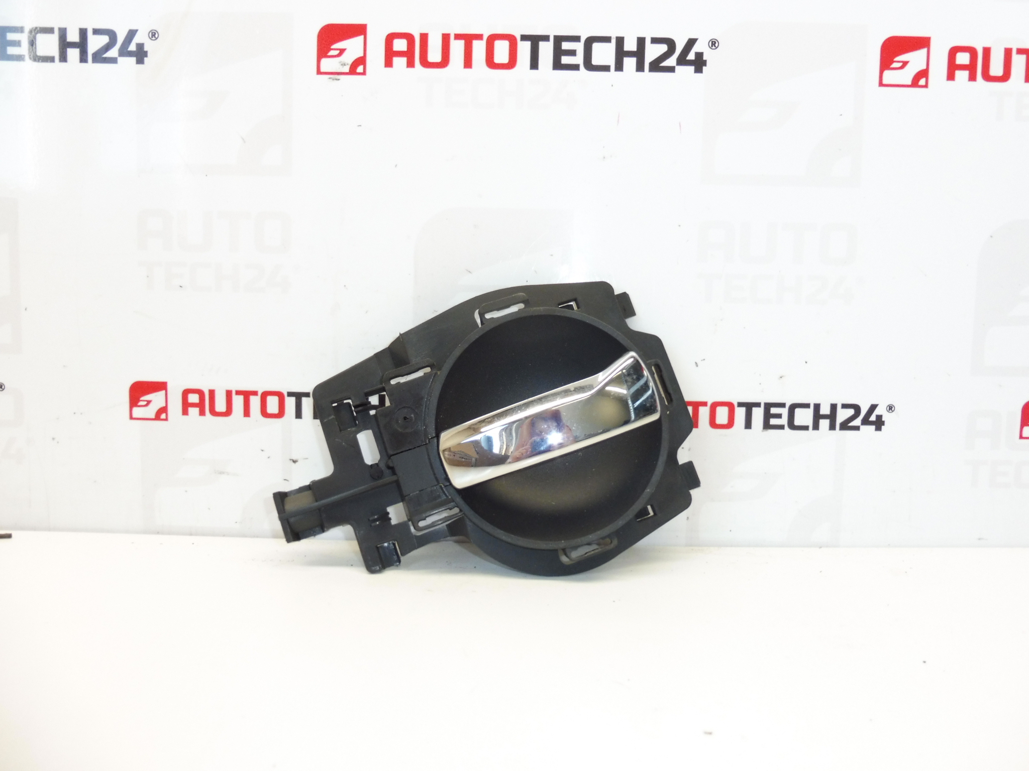 Копче за лявата врата Citroën C2 C3 9680187777 9143N1
