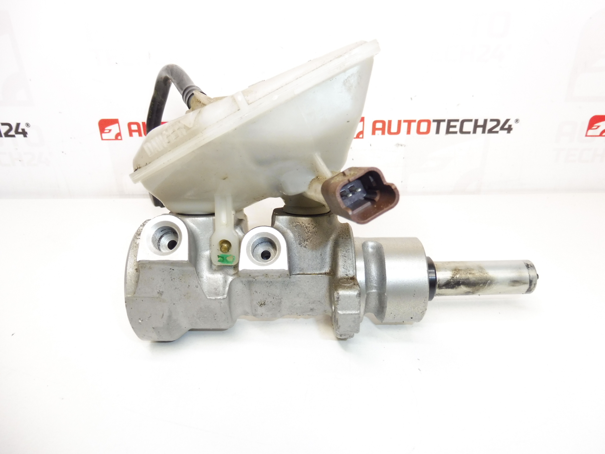 Основен спирачен цилиндър BOSCH Citroën Peugeot 0204123596 22472579 4601L2